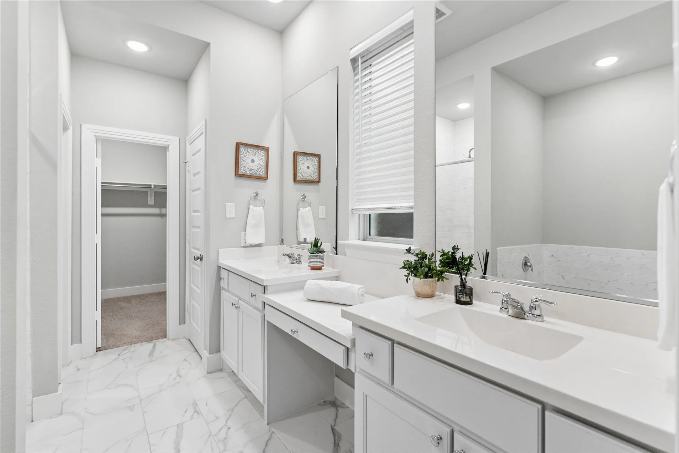 Single Family Residence For Sale in Denton County , 1317 Thrasher Drive, Little Elm, Texas 75068, 4 Bedroom, 3 Bathroom, 2 Garage spaces, 2,624 Sqft, built in 2020, mls#21396493, Real Estate Agent in Little Elm, Homes For Sale in Denton county, Homes For Sale in Little Elm, Realtor in Little Elm Texas, Real Estate Brokerage Independent Realty Texas, Luminita Cordes Realtor