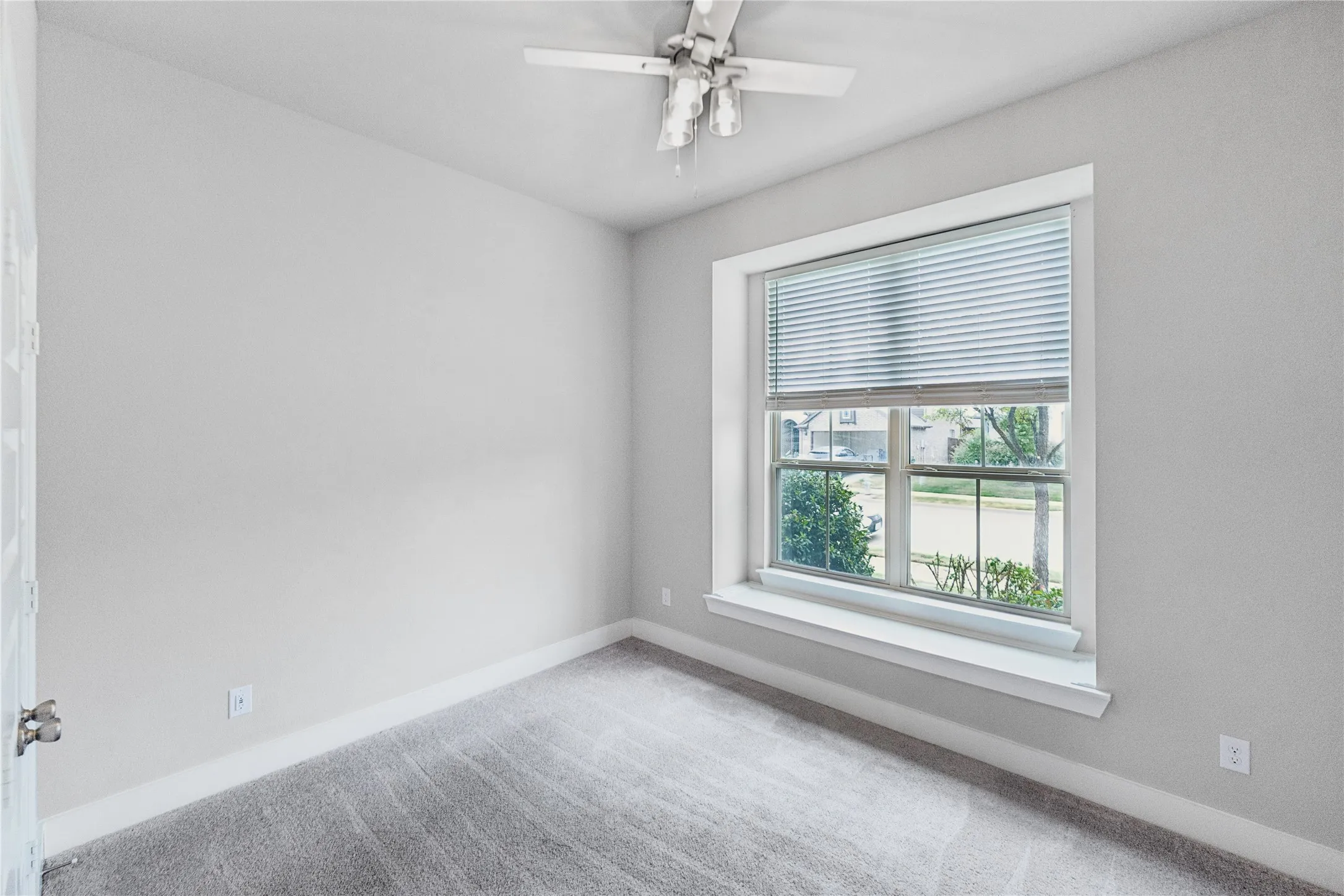 Single Family Residence For Sale in Denton County , 1317 Thrasher Drive, Little Elm, Texas 75068, 4 Bedroom, 3 Bathroom, 2 Garage spaces, 2,624 Sqft, built in 2020, mls#21396493, Real Estate Agent in Little Elm, Homes For Sale in Denton county, Homes For Sale in Little Elm, Realtor in Little Elm Texas, Real Estate Brokerage Independent Realty Texas, Luminita Cordes Realtor