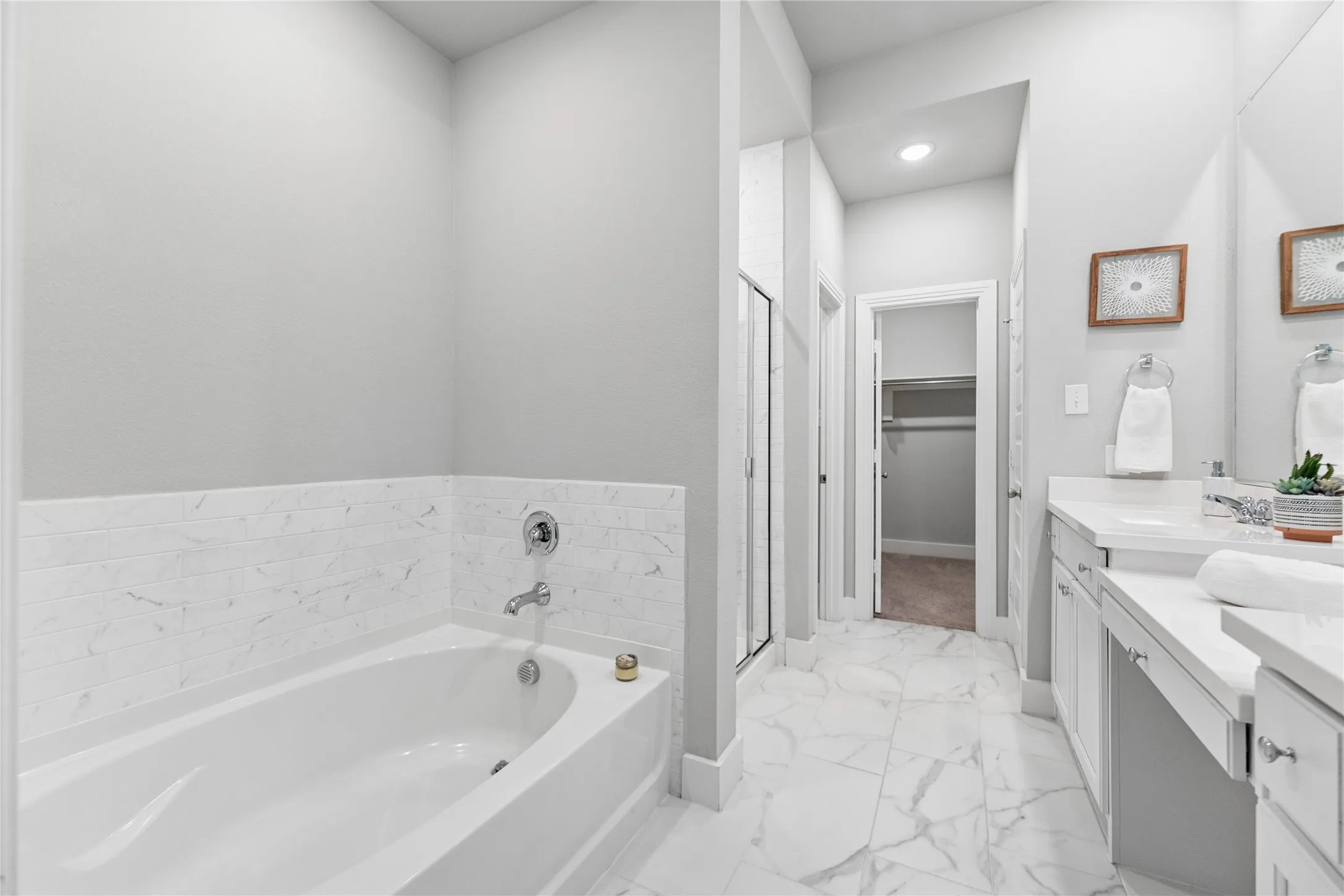 Single Family Residence For Sale in Denton County , 1317 Thrasher Drive, Little Elm, Texas 75068, 4 Bedroom, 3 Bathroom, 2 Garage spaces, 2,624 Sqft, built in 2020, mls#21396493, Real Estate Agent in Little Elm, Homes For Sale in Denton county, Homes For Sale in Little Elm, Realtor in Little Elm Texas, Real Estate Brokerage Independent Realty Texas, Luminita Cordes Realtor