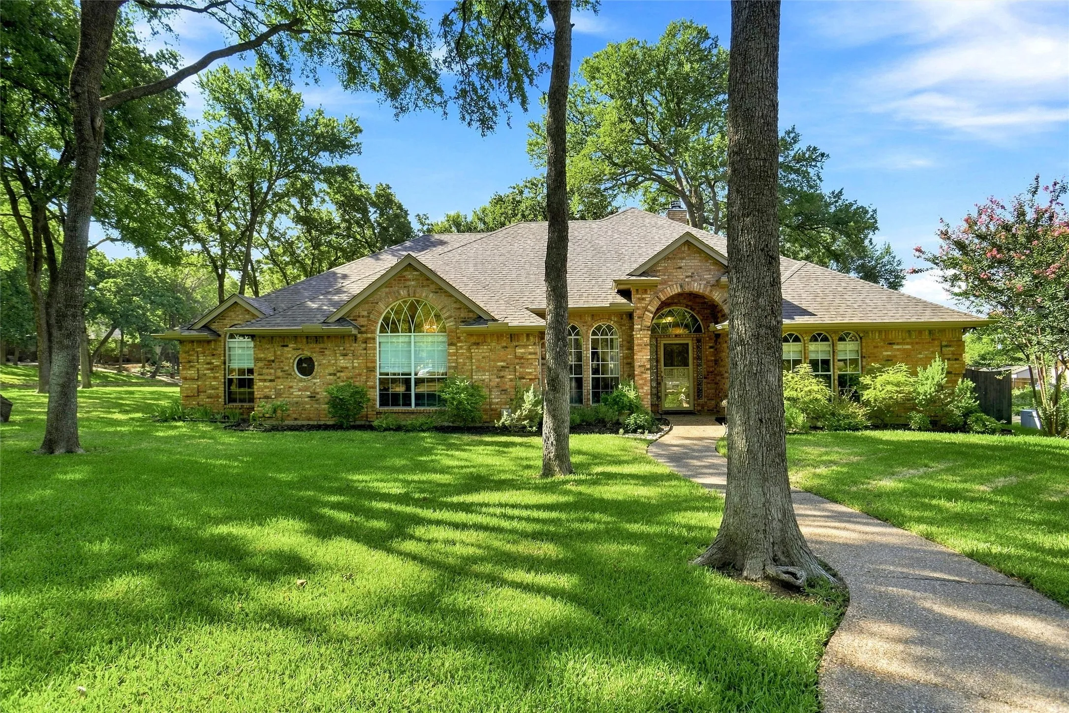 Single Family Residence For Sale in Tarrant County , 1630 Kingsmill Court, Keller, Texas 76248, 4 Bedroom, 3 Bathroom, 2 Garage spaces, 2,289 Sqft, built in 1993, mls#21397224, Real Estate Agent in Keller, Homes For Sale in Tarrant county, Homes For Sale in Keller, Realtor in Keller Texas, Real Estate Brokerage Independent Realty Texas, Luminita Cordes Realtor