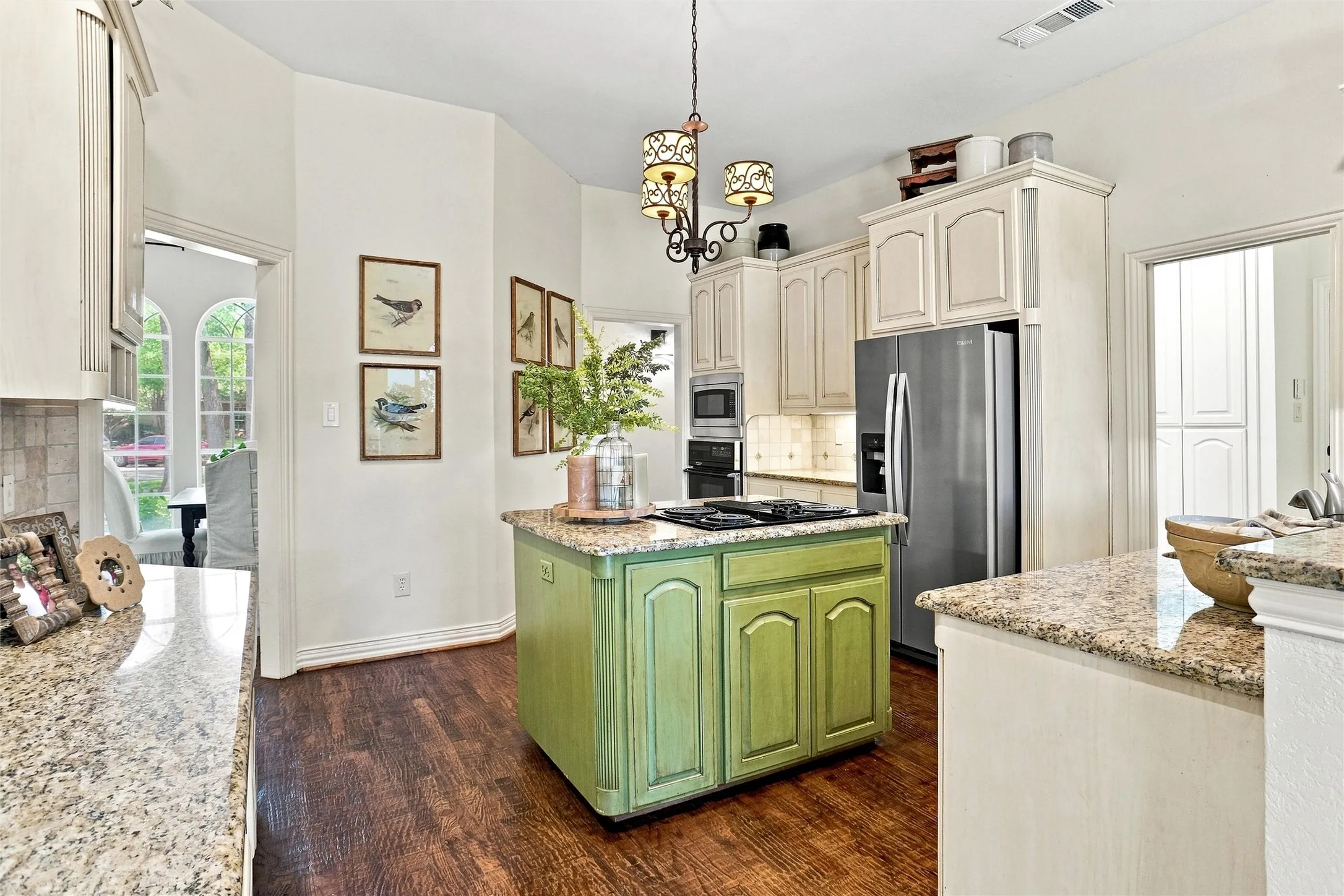 Single Family Residence For Sale in Tarrant County , 1630 Kingsmill Court, Keller, Texas 76248, 4 Bedroom, 3 Bathroom, 2 Garage spaces, 2,289 Sqft, built in 1993, mls#21397224, Real Estate Agent in Keller, Homes For Sale in Tarrant county, Homes For Sale in Keller, Realtor in Keller Texas, Real Estate Brokerage Independent Realty Texas, Luminita Cordes Realtor