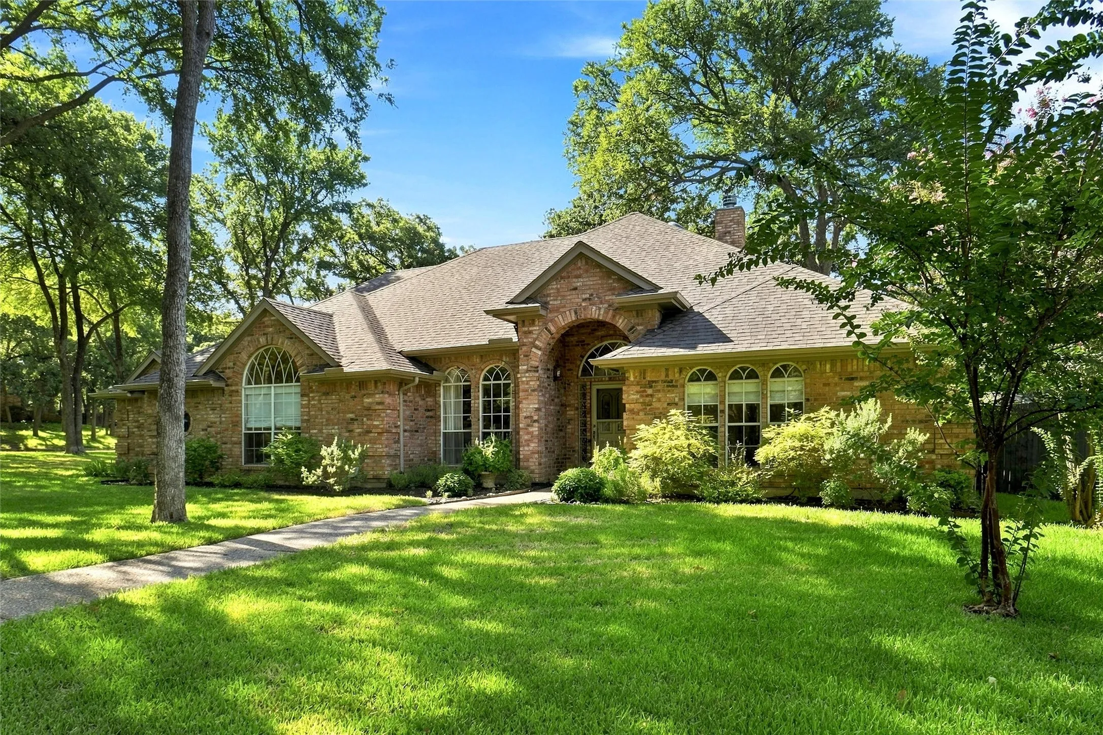 Single Family Residence For Sale in Tarrant County , 1630 Kingsmill Court, Keller, Texas 76248, 4 Bedroom, 3 Bathroom, 2 Garage spaces, 2,289 Sqft, built in 1993, mls#21397224, Real Estate Agent in Keller, Homes For Sale in Tarrant county, Homes For Sale in Keller, Realtor in Keller Texas, Real Estate Brokerage Independent Realty Texas, Luminita Cordes Realtor