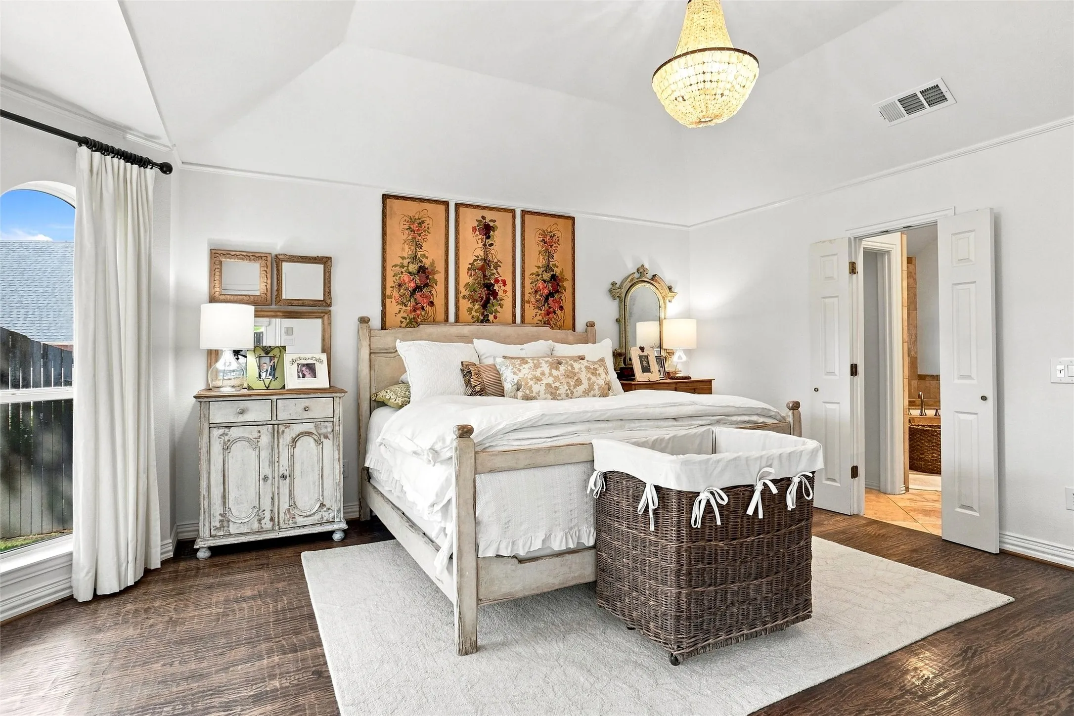 Single Family Residence For Sale in Tarrant County , 1630 Kingsmill Court, Keller, Texas 76248, 4 Bedroom, 3 Bathroom, 2 Garage spaces, 2,289 Sqft, built in 1993, mls#21397224, Real Estate Agent in Keller, Homes For Sale in Tarrant county, Homes For Sale in Keller, Realtor in Keller Texas, Real Estate Brokerage Independent Realty Texas, Luminita Cordes Realtor