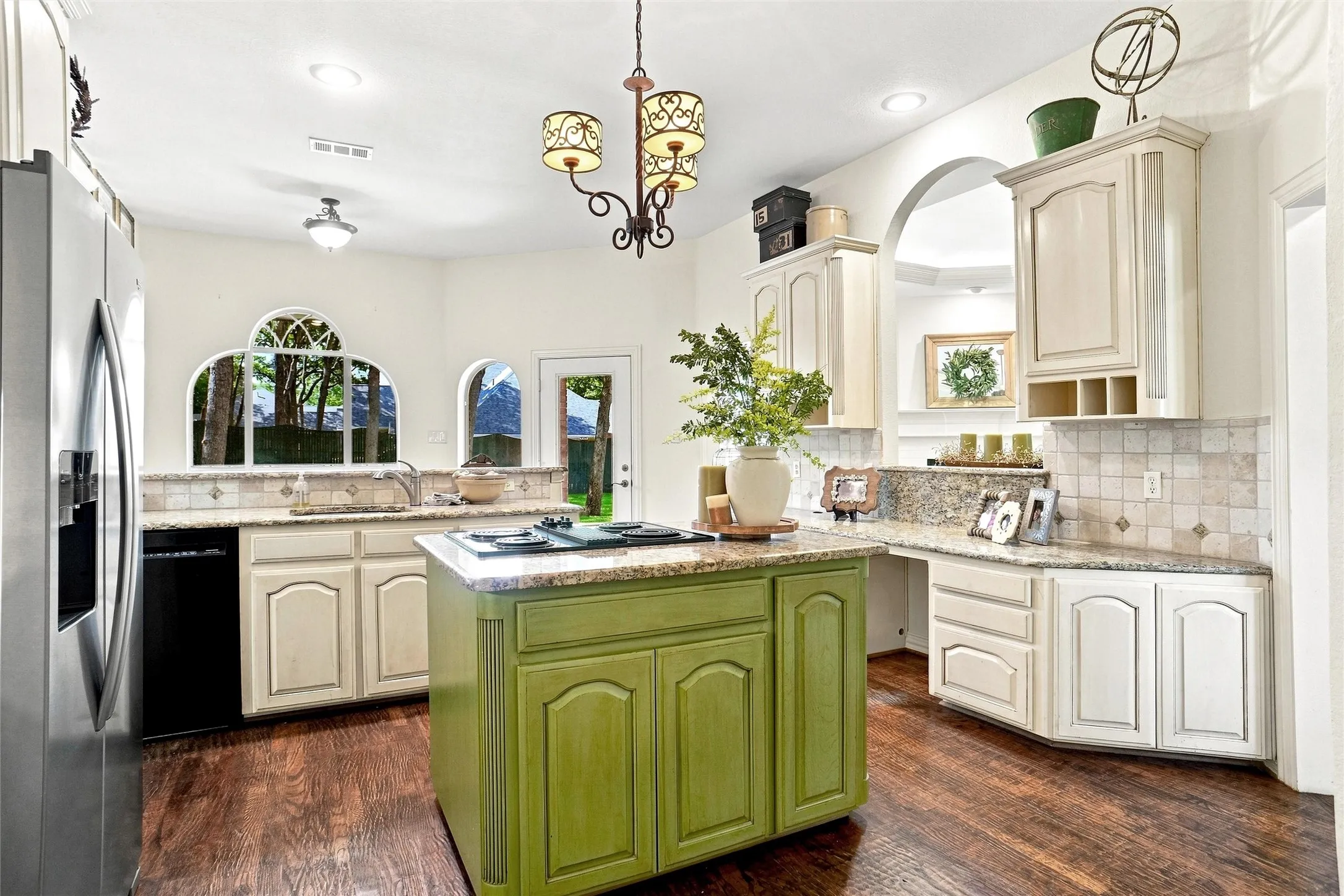 Single Family Residence For Sale in Tarrant County , 1630 Kingsmill Court, Keller, Texas 76248, 4 Bedroom, 3 Bathroom, 2 Garage spaces, 2,289 Sqft, built in 1993, mls#21397224, Real Estate Agent in Keller, Homes For Sale in Tarrant county, Homes For Sale in Keller, Realtor in Keller Texas, Real Estate Brokerage Independent Realty Texas, Luminita Cordes Realtor