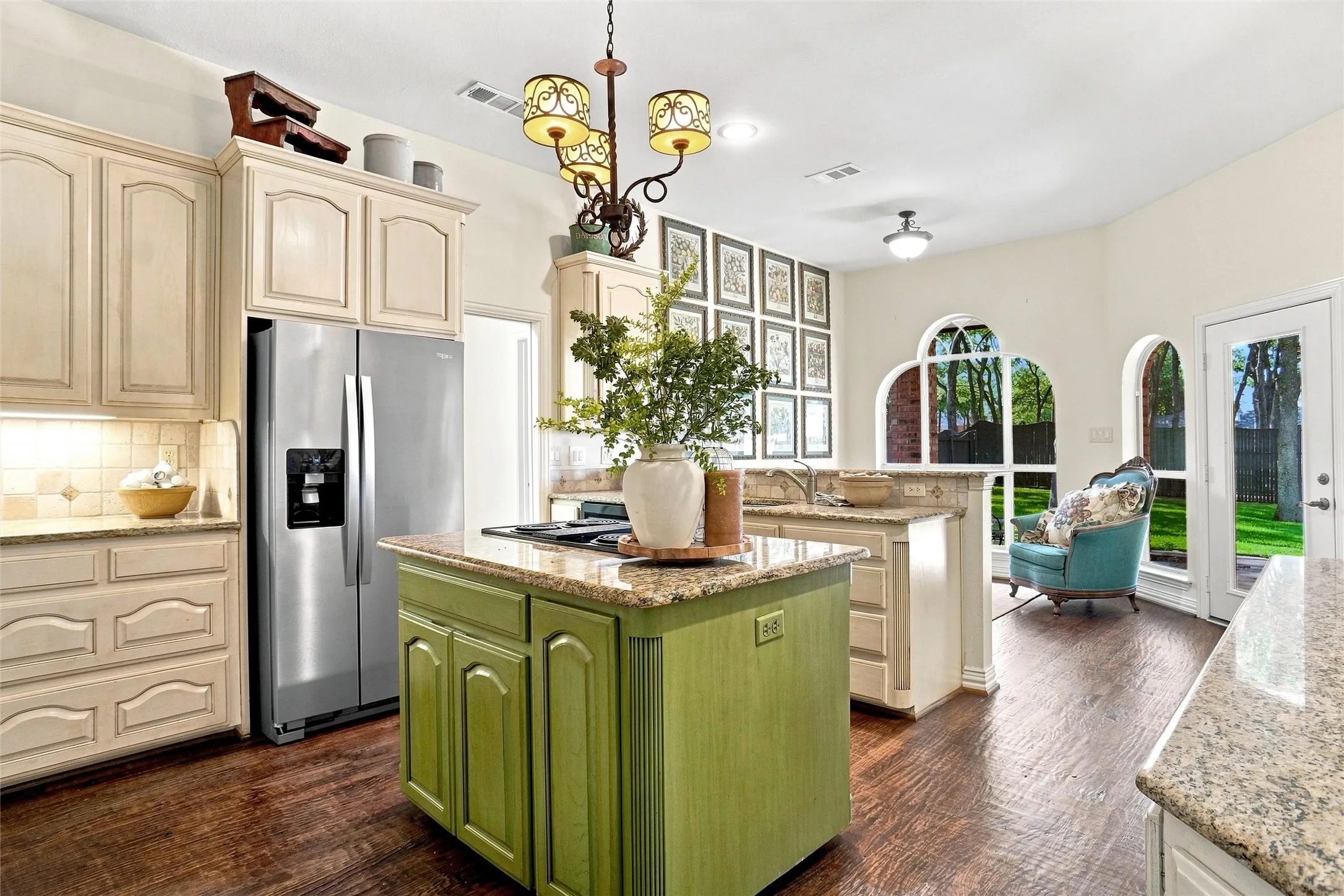 Single Family Residence For Sale in Tarrant County , 1630 Kingsmill Court, Keller, Texas 76248, 4 Bedroom, 3 Bathroom, 2 Garage spaces, 2,289 Sqft, built in 1993, mls#21397224, Real Estate Agent in Keller, Homes For Sale in Tarrant county, Homes For Sale in Keller, Realtor in Keller Texas, Real Estate Brokerage Independent Realty Texas, Luminita Cordes Realtor