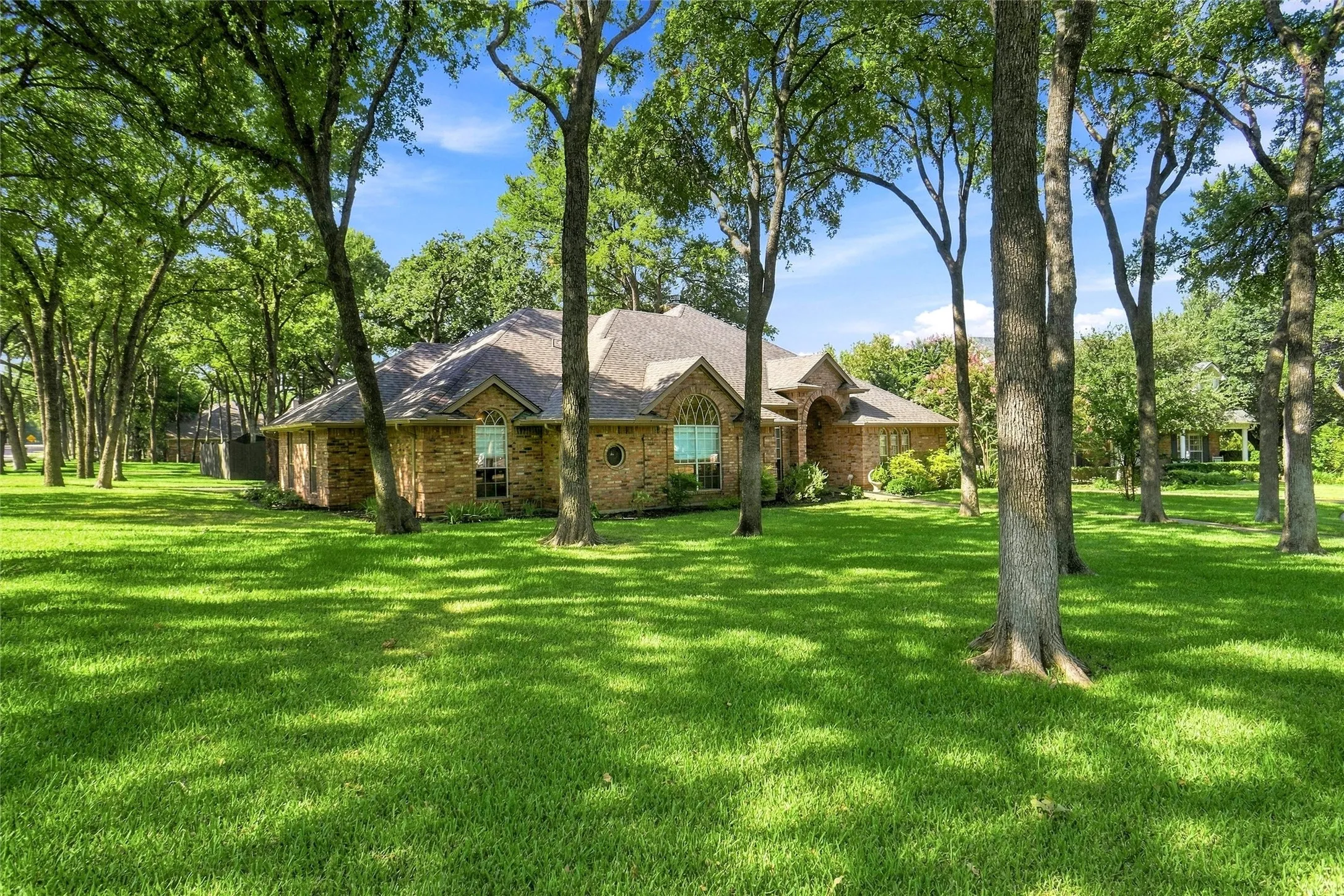 Single Family Residence For Sale in Tarrant County , 1630 Kingsmill Court, Keller, Texas 76248, 4 Bedroom, 3 Bathroom, 2 Garage spaces, 2,289 Sqft, built in 1993, mls#21397224, Real Estate Agent in Keller, Homes For Sale in Tarrant county, Homes For Sale in Keller, Realtor in Keller Texas, Real Estate Brokerage Independent Realty Texas, Luminita Cordes Realtor