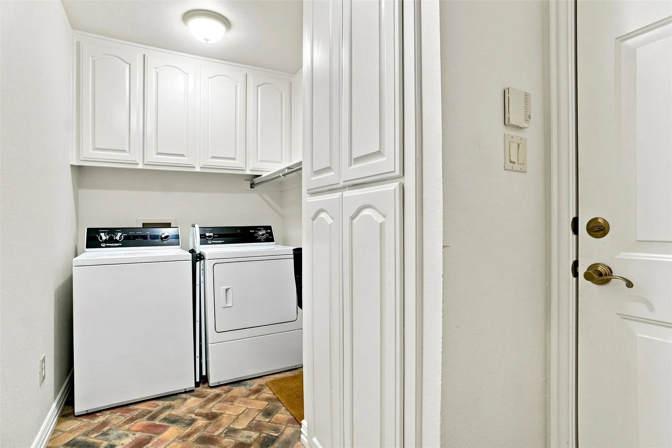 Single Family Residence For Sale in Tarrant County , 1630 Kingsmill Court, Keller, Texas 76248, 4 Bedroom, 3 Bathroom, 2 Garage spaces, 2,289 Sqft, built in 1993, mls#21397224, Real Estate Agent in Keller, Homes For Sale in Tarrant county, Homes For Sale in Keller, Realtor in Keller Texas, Real Estate Brokerage Independent Realty Texas, Luminita Cordes Realtor