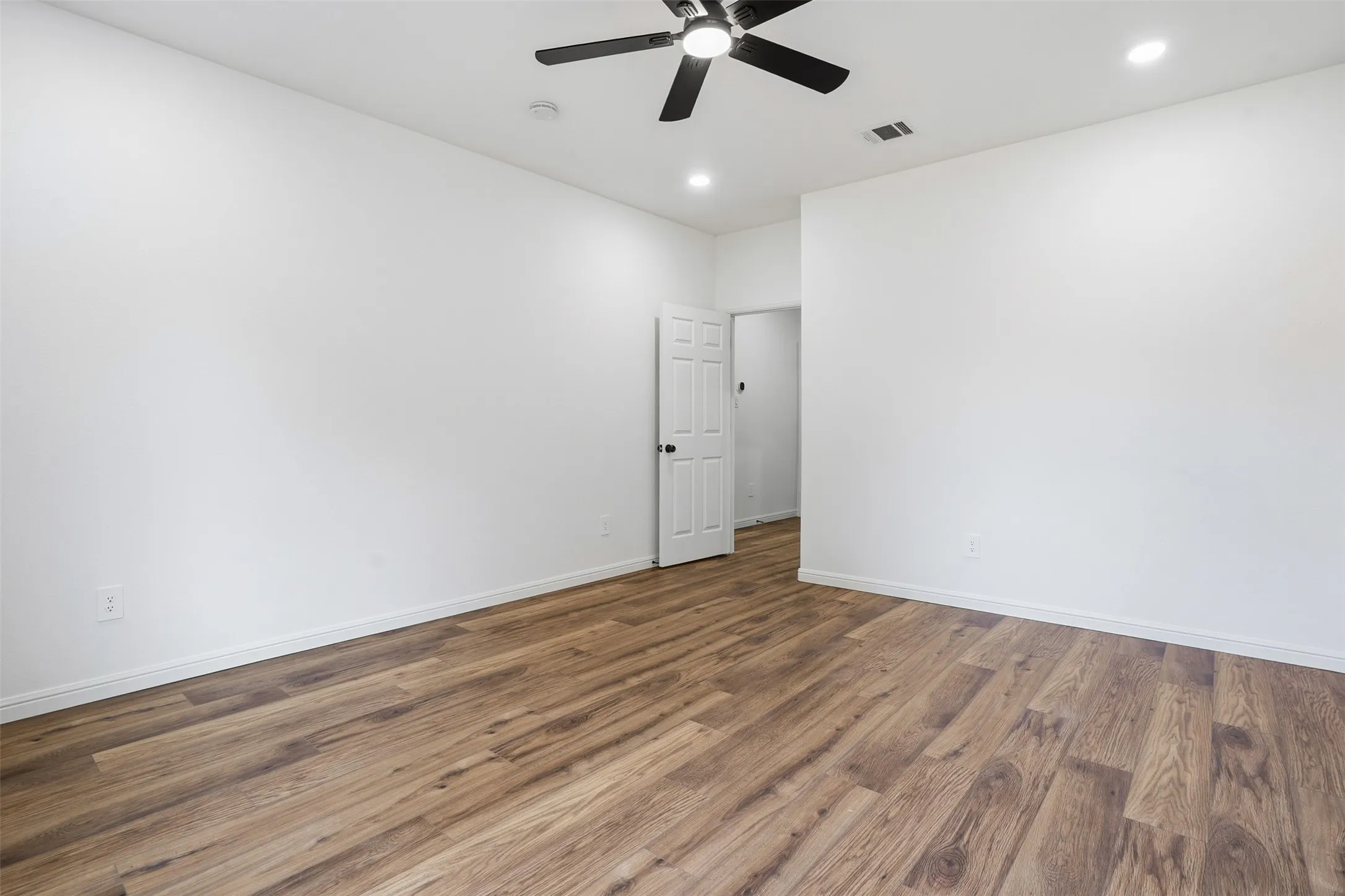 Single Family Residence For Sale in Hood County , 4300 Lucero Drive, Granbury, Texas 76048, 3 Bedroom, 2 Bathroom, 2 Garage spaces, 1,760 Sqft, built in 2025, mls#21397778, Real Estate Agent in Granbury, Homes For Sale in Hood county, Homes For Sale in Granbury, Realtor in Granbury Texas, Real Estate Brokerage Independent Realty Texas, Luminita Cordes Realtor