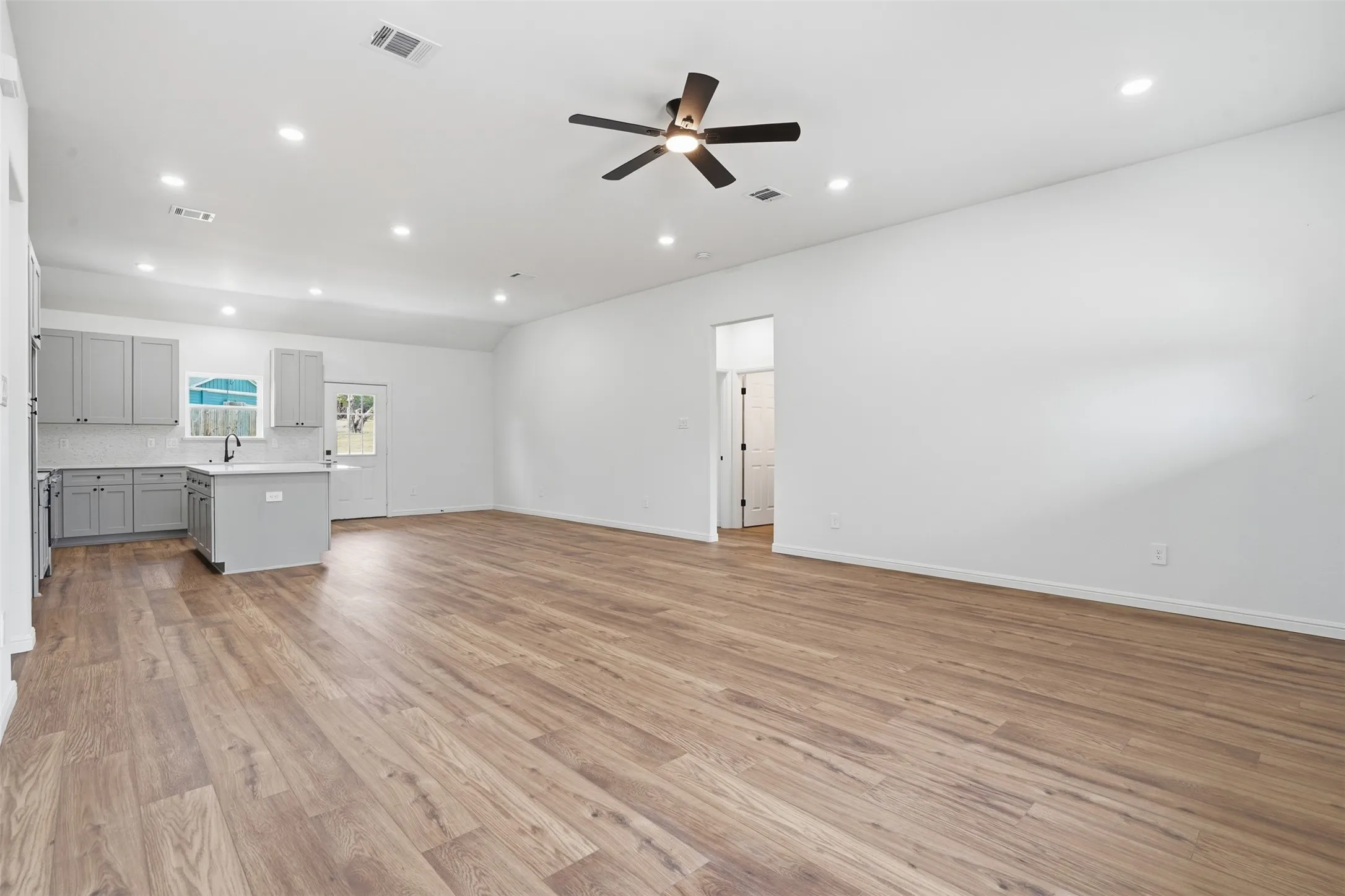 Single Family Residence For Sale in Hood County , 4300 Lucero Drive, Granbury, Texas 76048, 3 Bedroom, 2 Bathroom, 2 Garage spaces, 1,760 Sqft, built in 2025, mls#21397778, Real Estate Agent in Granbury, Homes For Sale in Hood county, Homes For Sale in Granbury, Realtor in Granbury Texas, Real Estate Brokerage Independent Realty Texas, Luminita Cordes Realtor