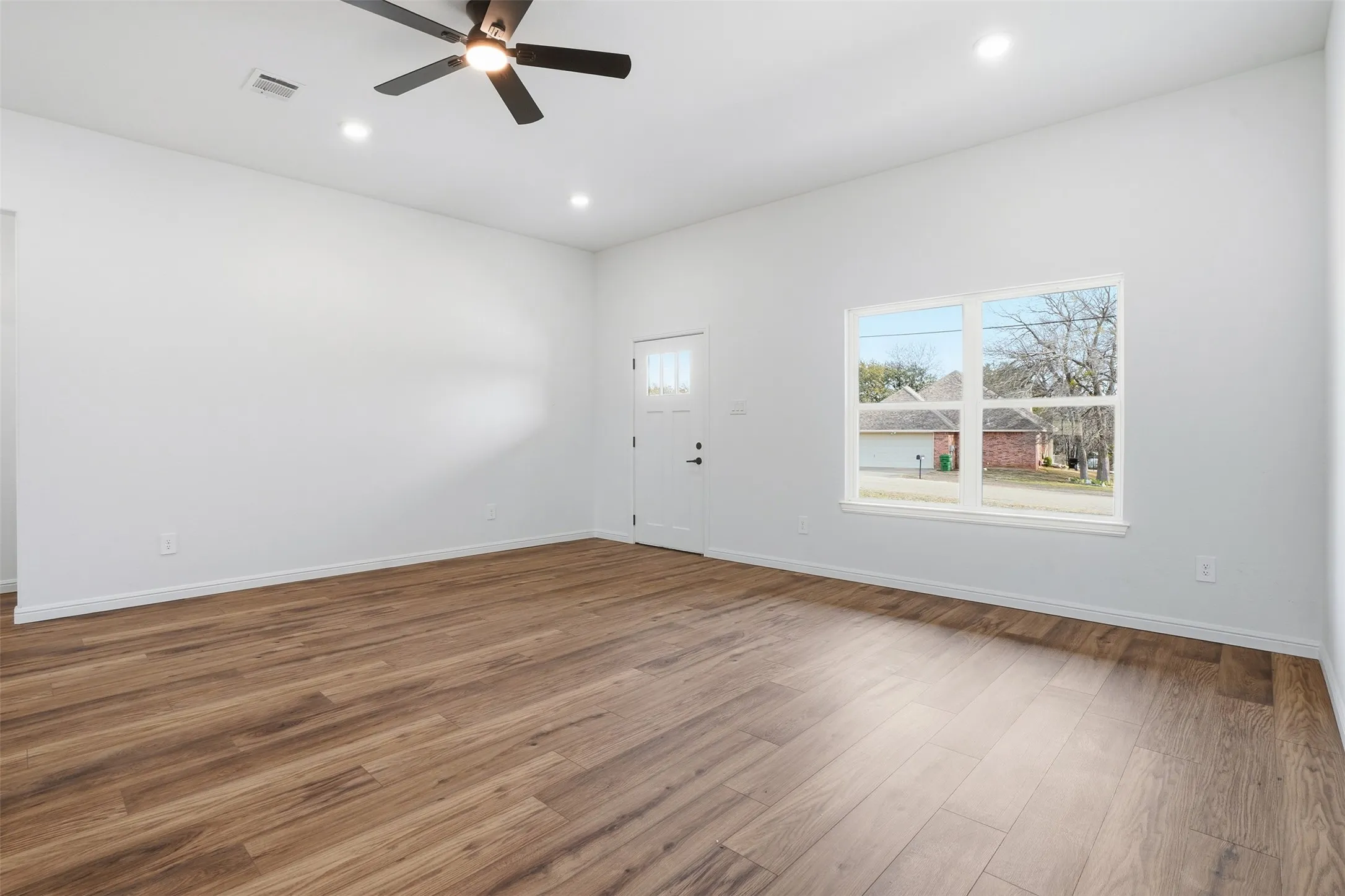 Single Family Residence For Sale in Hood County , 4300 Lucero Drive, Granbury, Texas 76048, 3 Bedroom, 2 Bathroom, 2 Garage spaces, 1,760 Sqft, built in 2025, mls#21397778, Real Estate Agent in Granbury, Homes For Sale in Hood county, Homes For Sale in Granbury, Realtor in Granbury Texas, Real Estate Brokerage Independent Realty Texas, Luminita Cordes Realtor