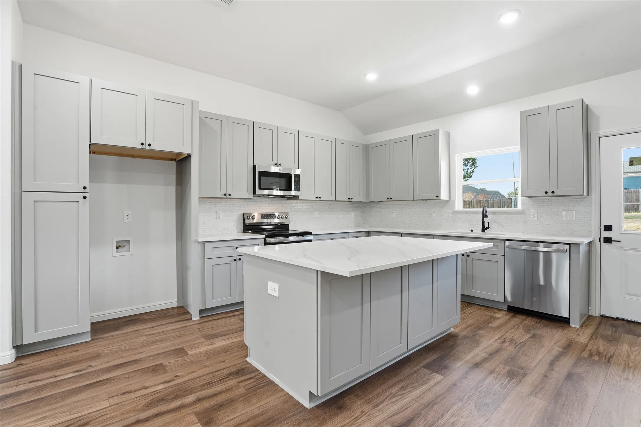 Single Family Residence For Sale in Hood County , 4300 Lucero Drive, Granbury, Texas 76048, 3 Bedroom, 2 Bathroom, 2 Garage spaces, 1,760 Sqft, built in 2025, mls#21397778, Real Estate Agent in Granbury, Homes For Sale in Hood county, Homes For Sale in Granbury, Realtor in Granbury Texas, Real Estate Brokerage Independent Realty Texas, Luminita Cordes Realtor