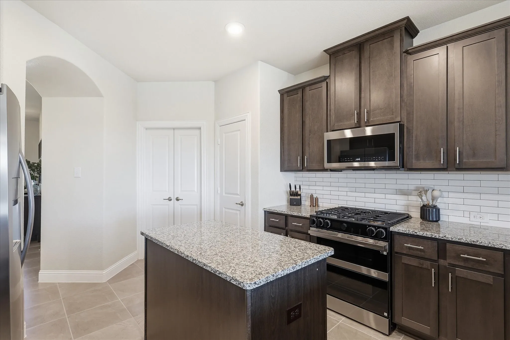 Single Family Residence For Sale in Denton County , 2804 Ainsworth Road, Aubrey, Texas 76227, 3 Bedroom, 2 Bathroom, 2 Garage spaces, 1,882 Sqft, built in 2019, mls#21397804, Real Estate Agent in Aubrey, Homes For Sale in Denton county, Homes For Sale in Aubrey, Realtor in Aubrey Texas, Real Estate Brokerage Independent Realty Texas, Luminita Cordes Realtor