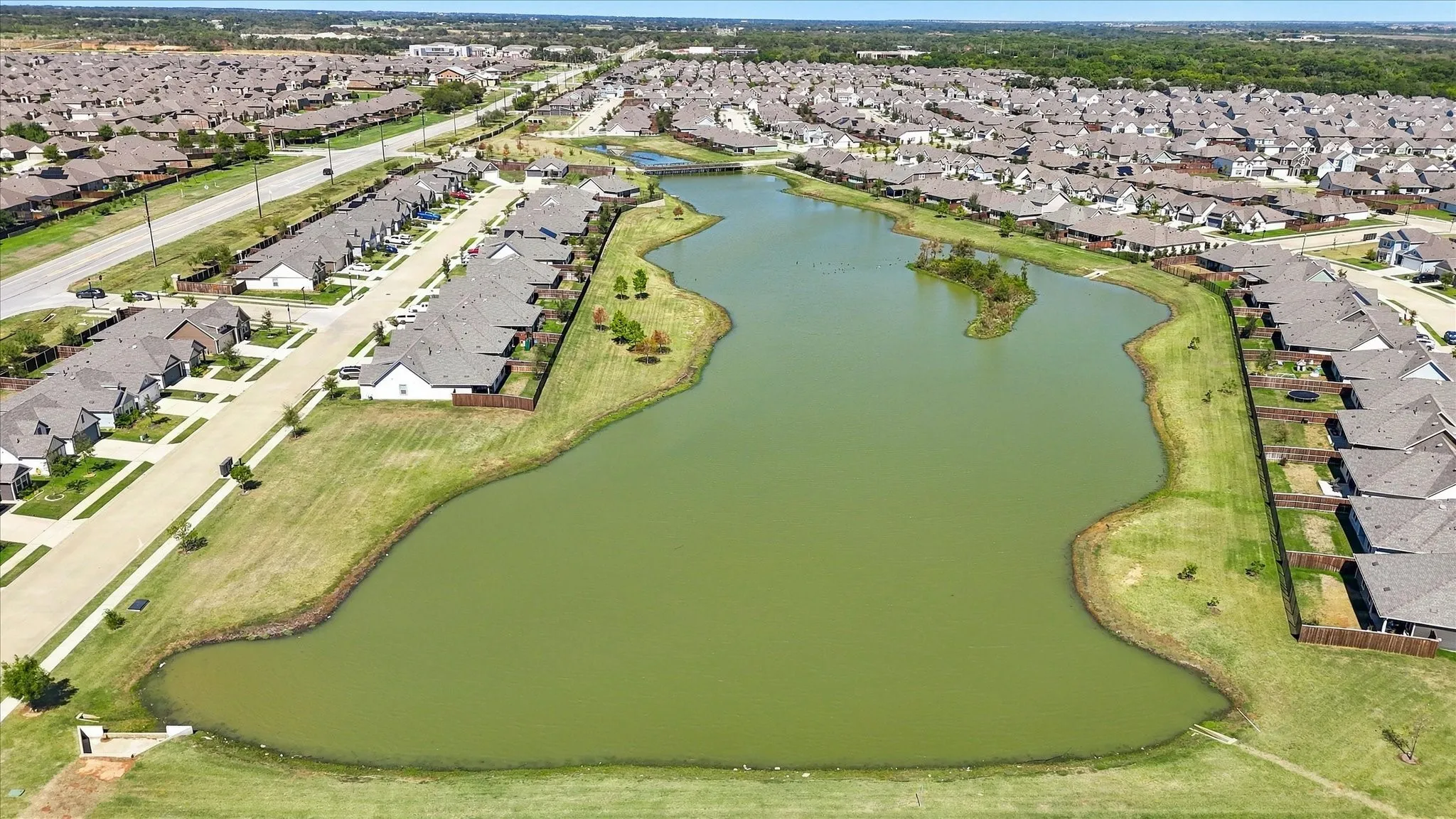 Single Family Residence For Sale in Denton County , 2804 Ainsworth Road, Aubrey, Texas 76227, 3 Bedroom, 2 Bathroom, 2 Garage spaces, 1,882 Sqft, built in 2019, mls#21397804, Real Estate Agent in Aubrey, Homes For Sale in Denton county, Homes For Sale in Aubrey, Realtor in Aubrey Texas, Real Estate Brokerage Independent Realty Texas, Luminita Cordes Realtor
