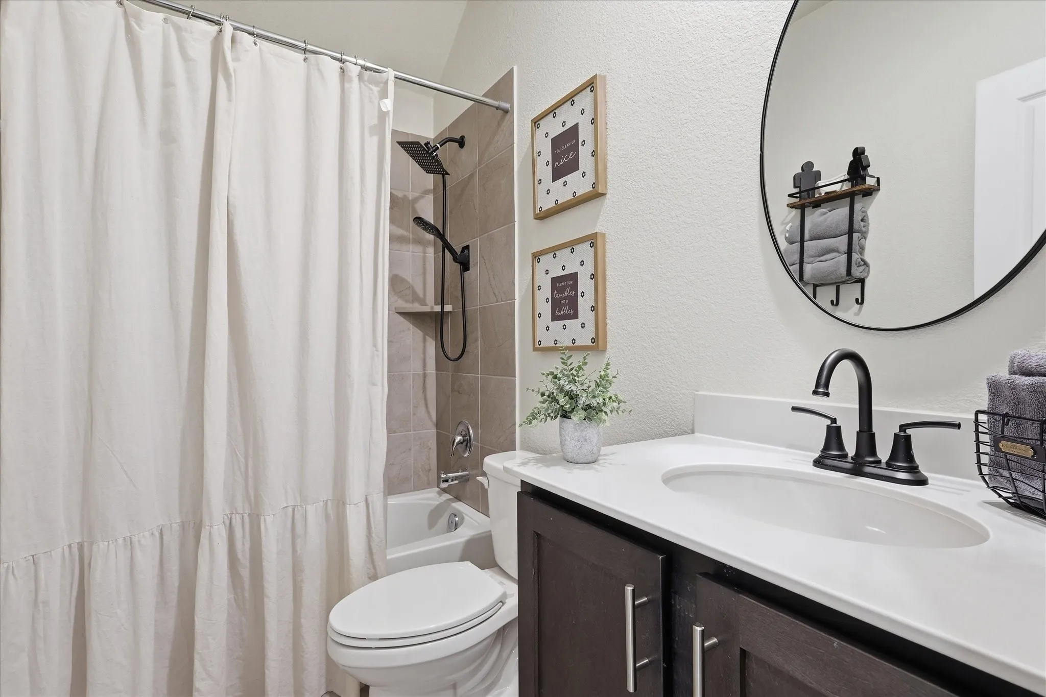 Single Family Residence For Sale in Denton County , 2804 Ainsworth Road, Aubrey, Texas 76227, 3 Bedroom, 2 Bathroom, 2 Garage spaces, 1,882 Sqft, built in 2019, mls#21397804, Real Estate Agent in Aubrey, Homes For Sale in Denton county, Homes For Sale in Aubrey, Realtor in Aubrey Texas, Real Estate Brokerage Independent Realty Texas, Luminita Cordes Realtor