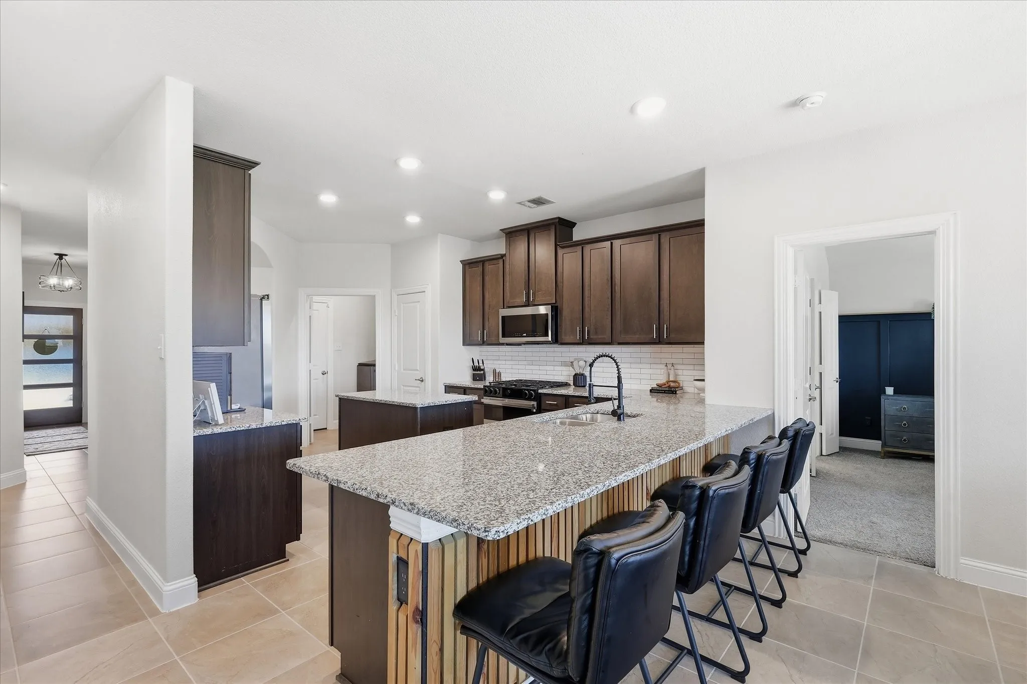 Single Family Residence For Sale in Denton County , 2804 Ainsworth Road, Aubrey, Texas 76227, 3 Bedroom, 2 Bathroom, 2 Garage spaces, 1,882 Sqft, built in 2019, mls#21397804, Real Estate Agent in Aubrey, Homes For Sale in Denton county, Homes For Sale in Aubrey, Realtor in Aubrey Texas, Real Estate Brokerage Independent Realty Texas, Luminita Cordes Realtor