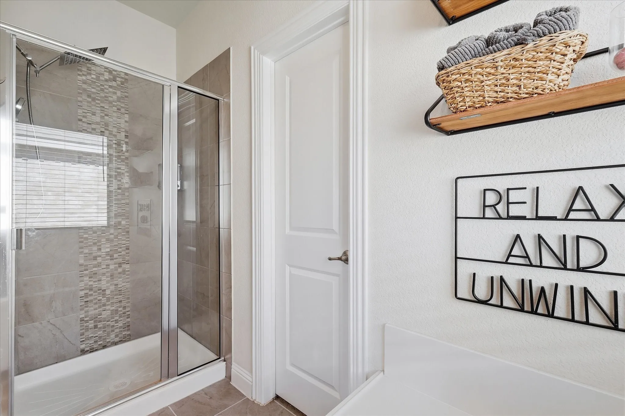 Single Family Residence For Sale in Denton County , 2804 Ainsworth Road, Aubrey, Texas 76227, 3 Bedroom, 2 Bathroom, 2 Garage spaces, 1,882 Sqft, built in 2019, mls#21397804, Real Estate Agent in Aubrey, Homes For Sale in Denton county, Homes For Sale in Aubrey, Realtor in Aubrey Texas, Real Estate Brokerage Independent Realty Texas, Luminita Cordes Realtor