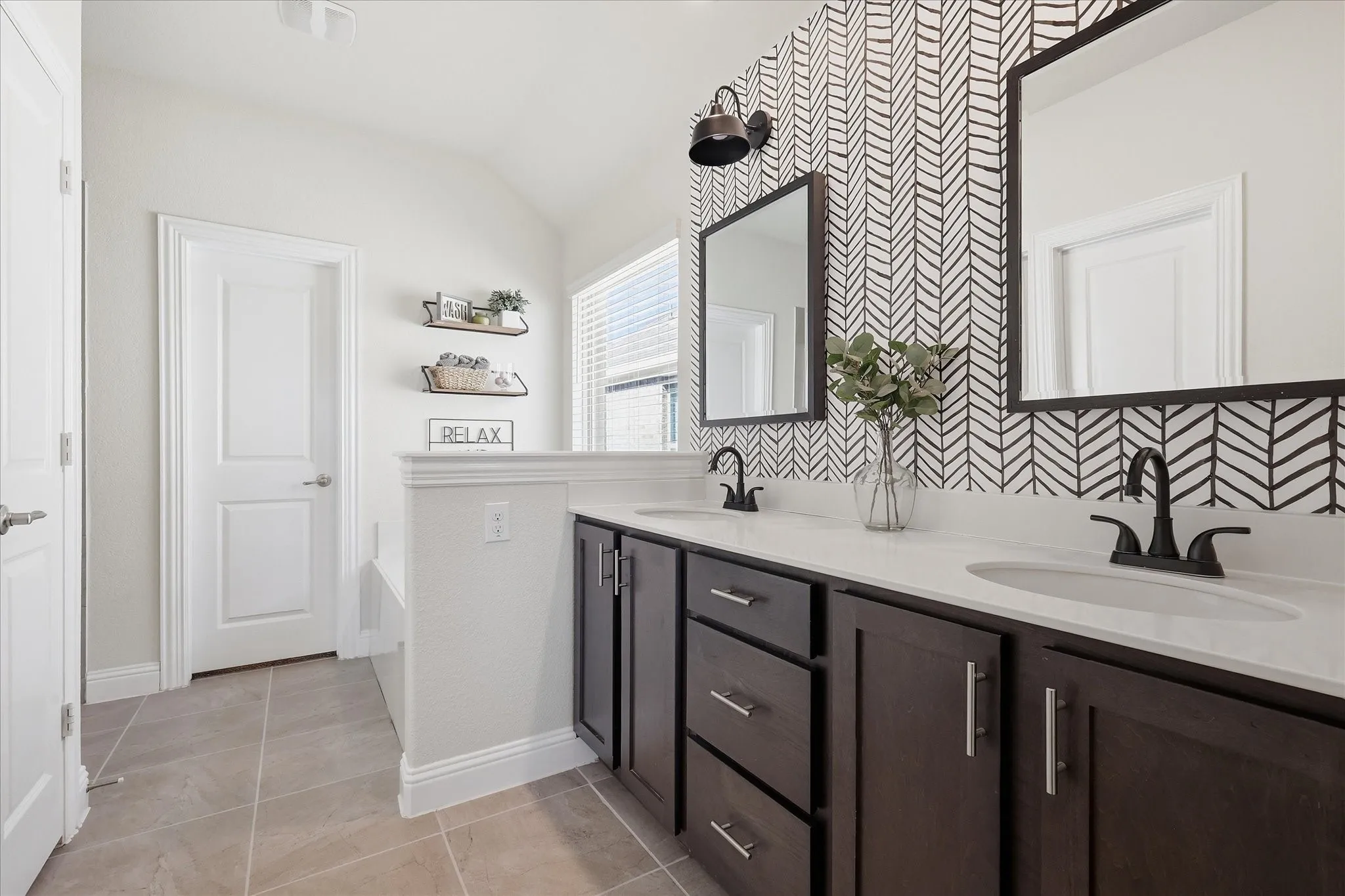 Single Family Residence For Sale in Denton County , 2804 Ainsworth Road, Aubrey, Texas 76227, 3 Bedroom, 2 Bathroom, 2 Garage spaces, 1,882 Sqft, built in 2019, mls#21397804, Real Estate Agent in Aubrey, Homes For Sale in Denton county, Homes For Sale in Aubrey, Realtor in Aubrey Texas, Real Estate Brokerage Independent Realty Texas, Luminita Cordes Realtor