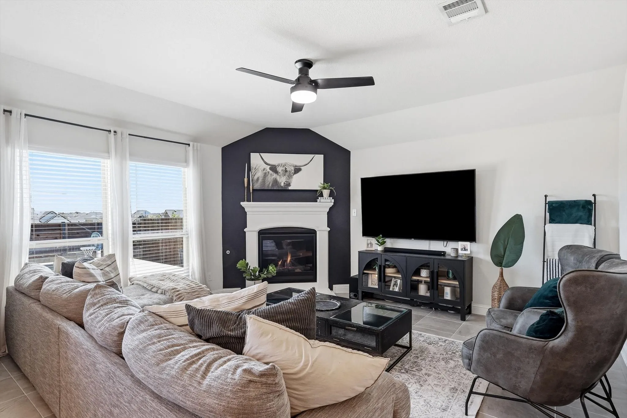 Single Family Residence For Sale in Denton County , 2804 Ainsworth Road, Aubrey, Texas 76227, 3 Bedroom, 2 Bathroom, 2 Garage spaces, 1,882 Sqft, built in 2019, mls#21397804, Real Estate Agent in Aubrey, Homes For Sale in Denton county, Homes For Sale in Aubrey, Realtor in Aubrey Texas, Real Estate Brokerage Independent Realty Texas, Luminita Cordes Realtor