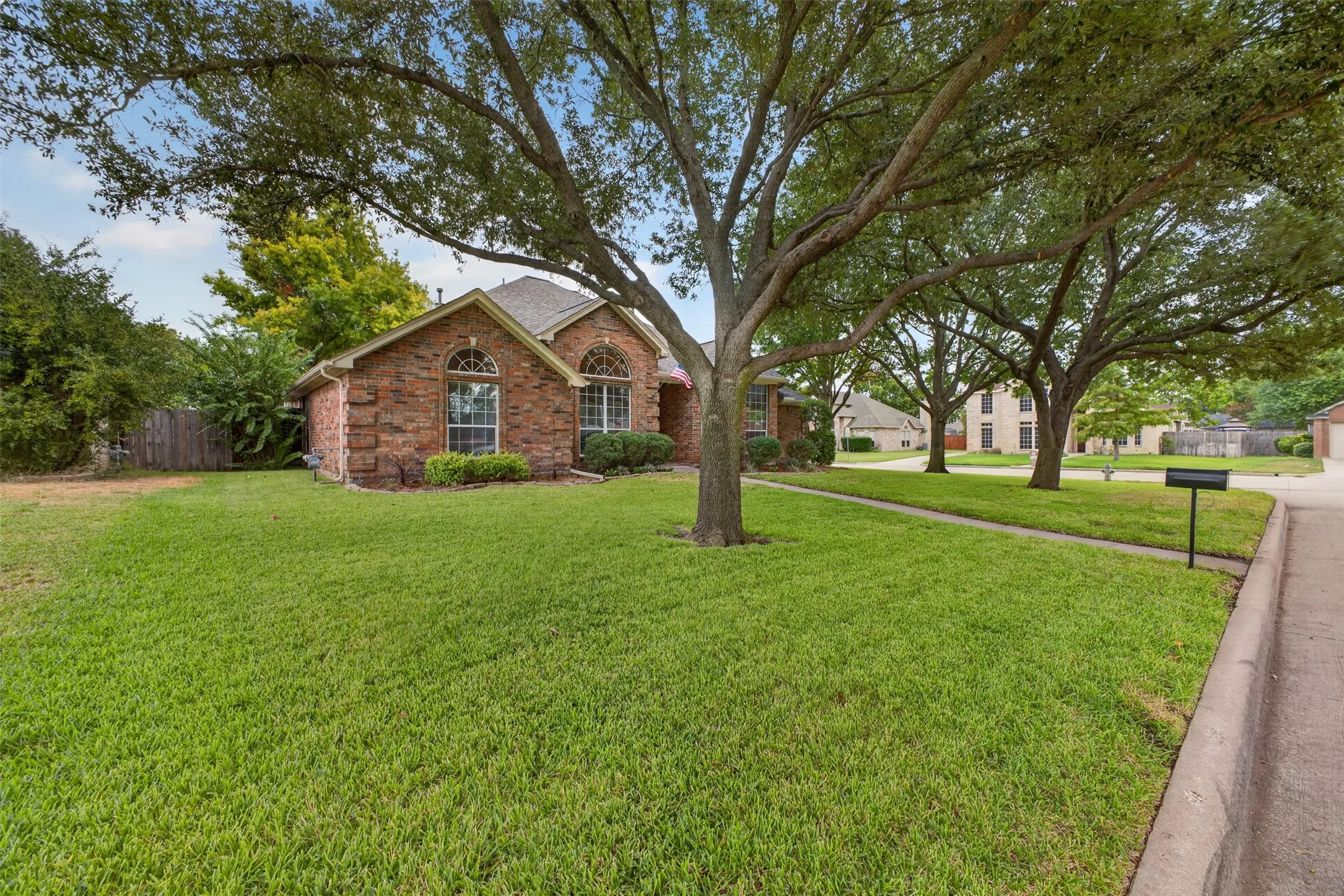 Single Family Residence For Sale in Tarrant County , 1600 Churchill Lane, Mansfield, Texas 76063, 3 Bedroom, 2 Bathroom, 2 Garage spaces, 1,884 Sqft, built in 1996, mls#21393093, Real Estate Agent in Mansfield, Homes For Sale in Tarrant county, Homes For Sale in Mansfield, Realtor in Mansfield Texas, Real Estate Brokerage Independent Realty Texas, Luminita Cordes Realtor
