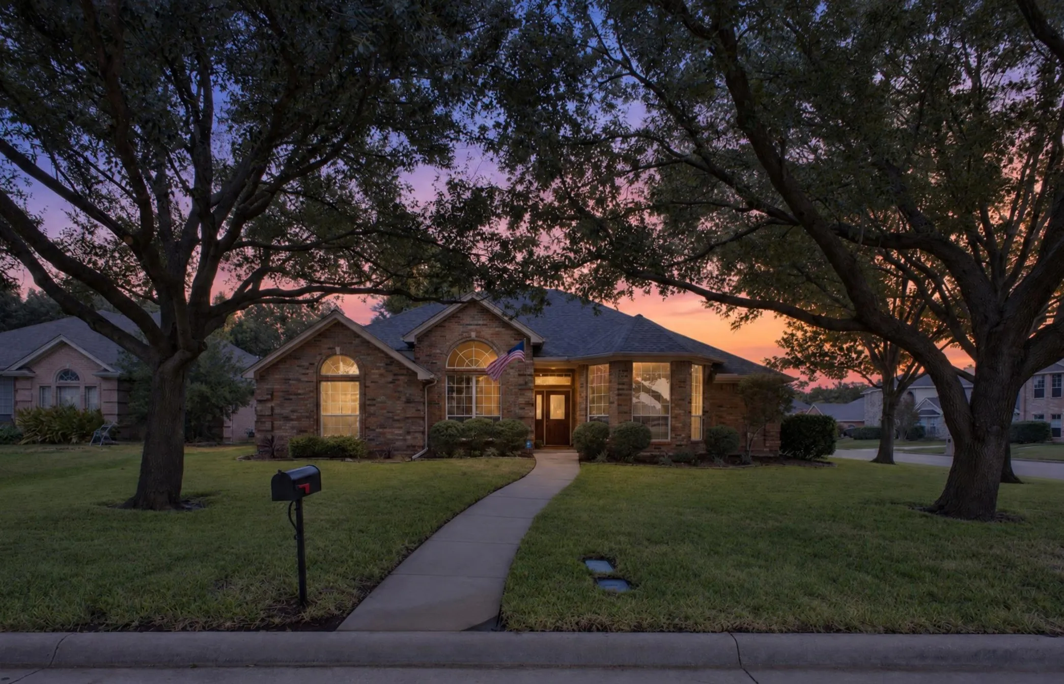 Single Family Residence For Sale in Tarrant County , 1600 Churchill Lane, Mansfield, Texas 76063, 3 Bedroom, 2 Bathroom, 2 Garage spaces, 1,884 Sqft, built in 1996, mls#21393093, Real Estate Agent in Mansfield, Homes For Sale in Tarrant county, Homes For Sale in Mansfield, Realtor in Mansfield Texas, Real Estate Brokerage Independent Realty Texas, Luminita Cordes Realtor