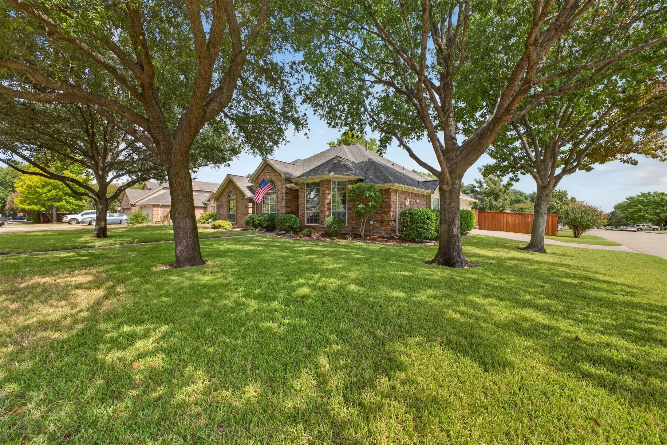 Single Family Residence For Sale in Tarrant County , 1600 Churchill Lane, Mansfield, Texas 76063, 3 Bedroom, 2 Bathroom, 2 Garage spaces, 1,884 Sqft, built in 1996, mls#21393093, Real Estate Agent in Mansfield, Homes For Sale in Tarrant county, Homes For Sale in Mansfield, Realtor in Mansfield Texas, Real Estate Brokerage Independent Realty Texas, Luminita Cordes Realtor