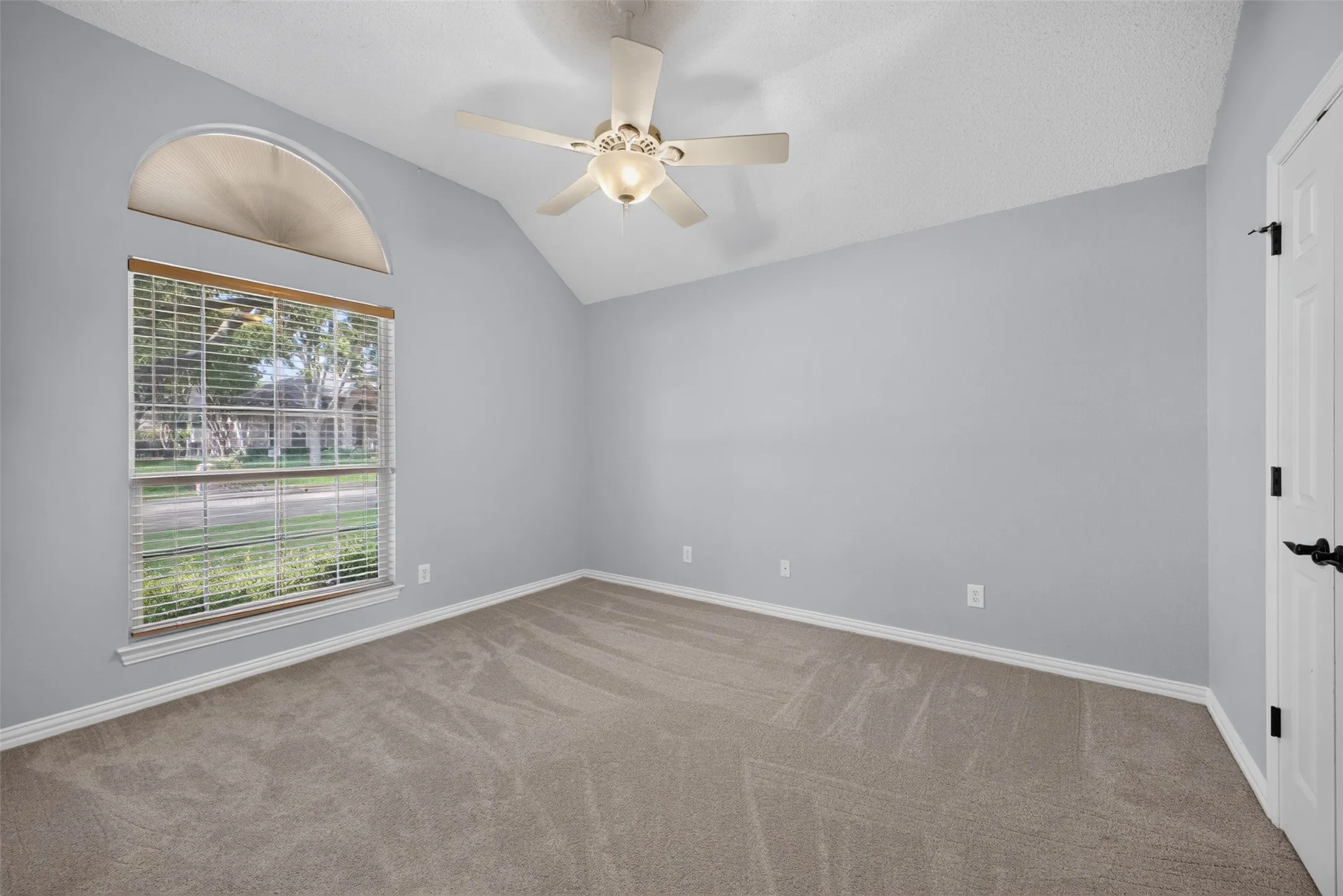 Single Family Residence For Sale in Tarrant County , 1600 Churchill Lane, Mansfield, Texas 76063, 3 Bedroom, 2 Bathroom, 2 Garage spaces, 1,884 Sqft, built in 1996, mls#21393093, Real Estate Agent in Mansfield, Homes For Sale in Tarrant county, Homes For Sale in Mansfield, Realtor in Mansfield Texas, Real Estate Brokerage Independent Realty Texas, Luminita Cordes Realtor
