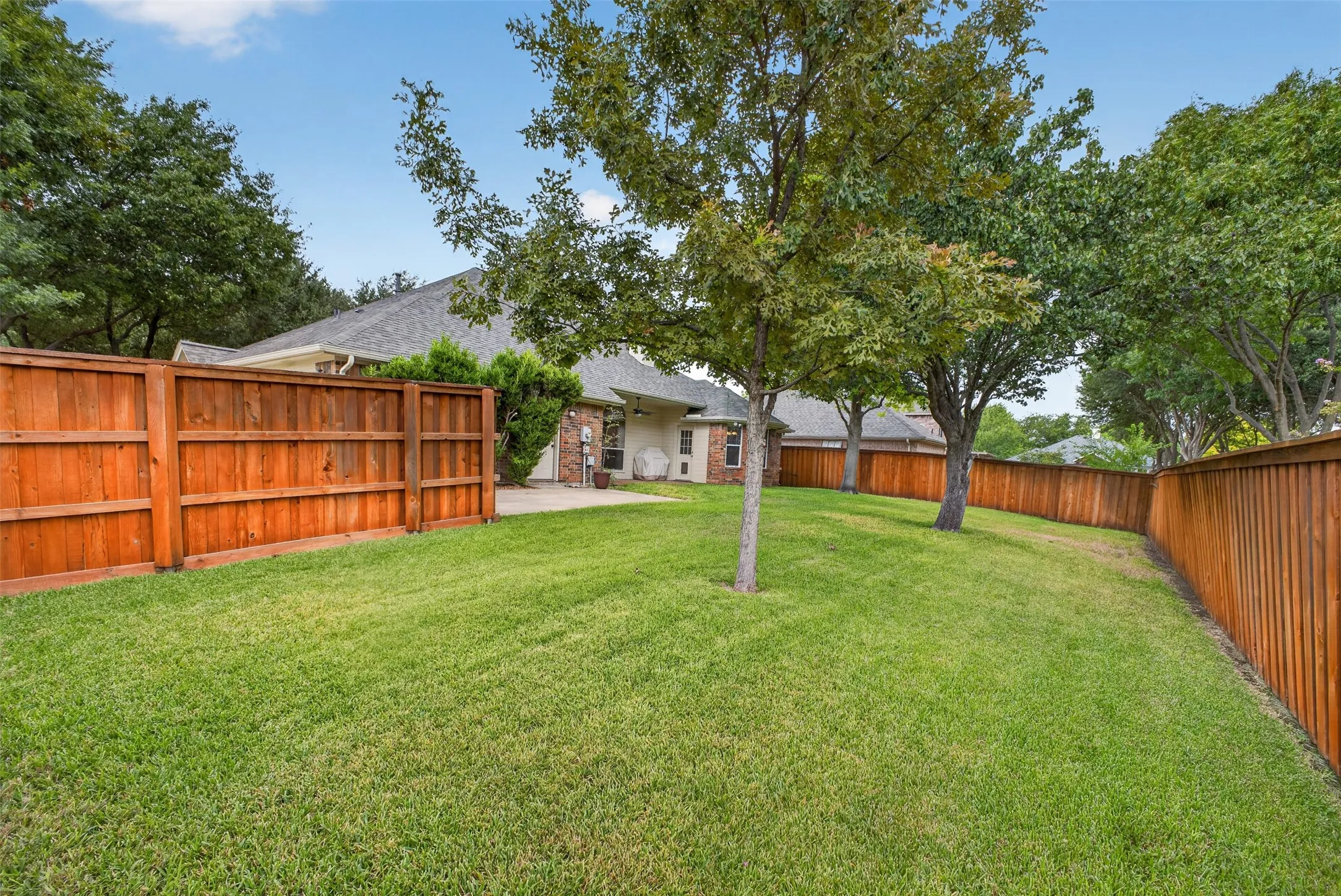 Single Family Residence For Sale in Tarrant County , 1600 Churchill Lane, Mansfield, Texas 76063, 3 Bedroom, 2 Bathroom, 2 Garage spaces, 1,884 Sqft, built in 1996, mls#21393093, Real Estate Agent in Mansfield, Homes For Sale in Tarrant county, Homes For Sale in Mansfield, Realtor in Mansfield Texas, Real Estate Brokerage Independent Realty Texas, Luminita Cordes Realtor