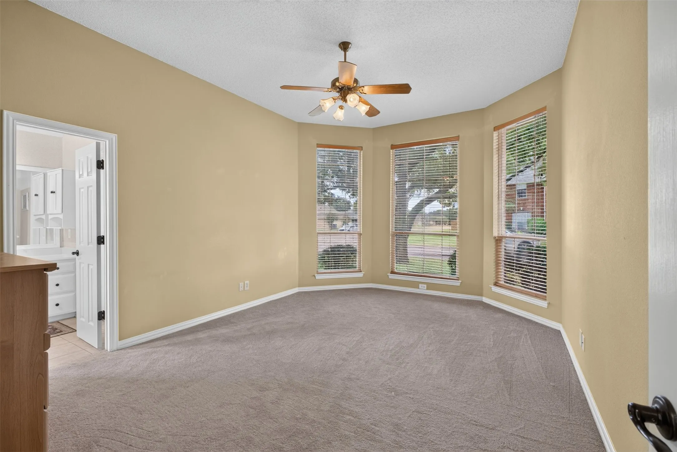 Single Family Residence For Sale in Tarrant County , 1600 Churchill Lane, Mansfield, Texas 76063, 3 Bedroom, 2 Bathroom, 2 Garage spaces, 1,884 Sqft, built in 1996, mls#21393093, Real Estate Agent in Mansfield, Homes For Sale in Tarrant county, Homes For Sale in Mansfield, Realtor in Mansfield Texas, Real Estate Brokerage Independent Realty Texas, Luminita Cordes Realtor