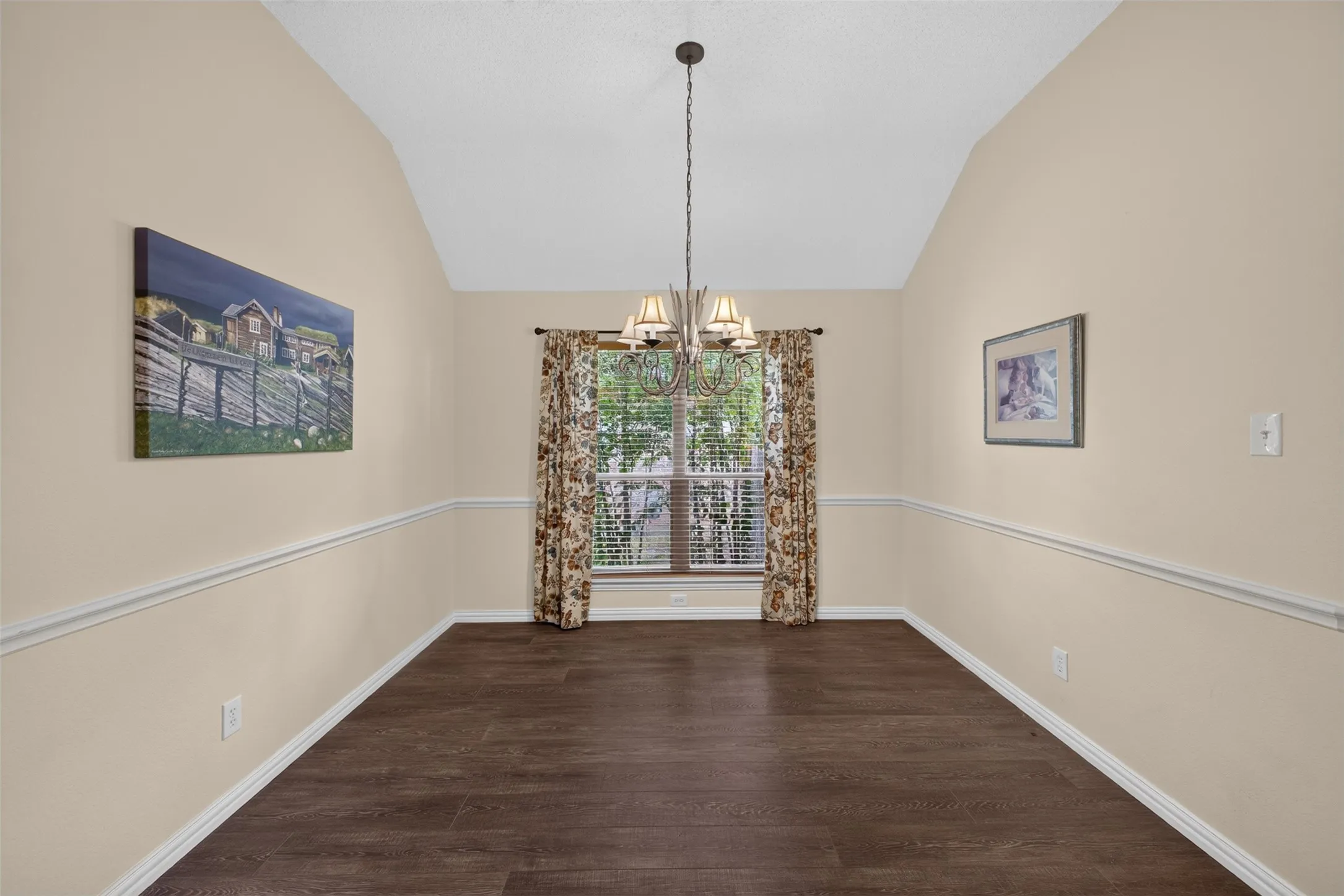 Single Family Residence For Sale in Tarrant County , 1600 Churchill Lane, Mansfield, Texas 76063, 3 Bedroom, 2 Bathroom, 2 Garage spaces, 1,884 Sqft, built in 1996, mls#21393093, Real Estate Agent in Mansfield, Homes For Sale in Tarrant county, Homes For Sale in Mansfield, Realtor in Mansfield Texas, Real Estate Brokerage Independent Realty Texas, Luminita Cordes Realtor
