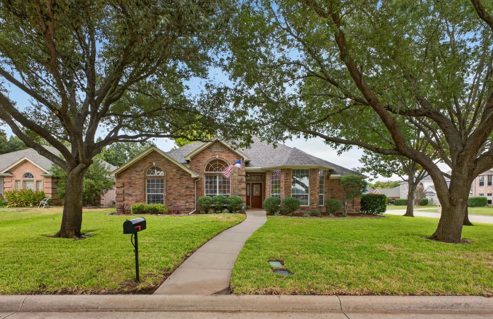 Single Family Residence For Sale in Tarrant County , 1600 Churchill Lane, Mansfield, Texas 76063, 3 Bedroom, 2 Bathroom, 2 Garage spaces, 1,884 Sqft, built in 1996, mls#21393093, Real Estate Agent in Mansfield, Homes For Sale in Tarrant county, Homes For Sale in Mansfield, Realtor in Mansfield Texas, Real Estate Brokerage Independent Realty Texas, Luminita Cordes Realtor