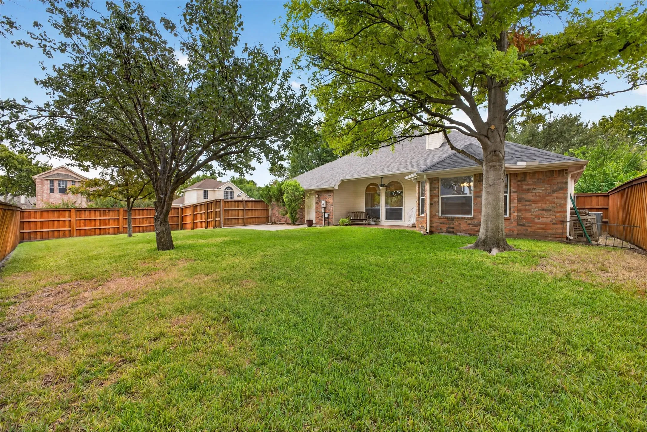Single Family Residence For Sale in Tarrant County , 1600 Churchill Lane, Mansfield, Texas 76063, 3 Bedroom, 2 Bathroom, 2 Garage spaces, 1,884 Sqft, built in 1996, mls#21393093, Real Estate Agent in Mansfield, Homes For Sale in Tarrant county, Homes For Sale in Mansfield, Realtor in Mansfield Texas, Real Estate Brokerage Independent Realty Texas, Luminita Cordes Realtor