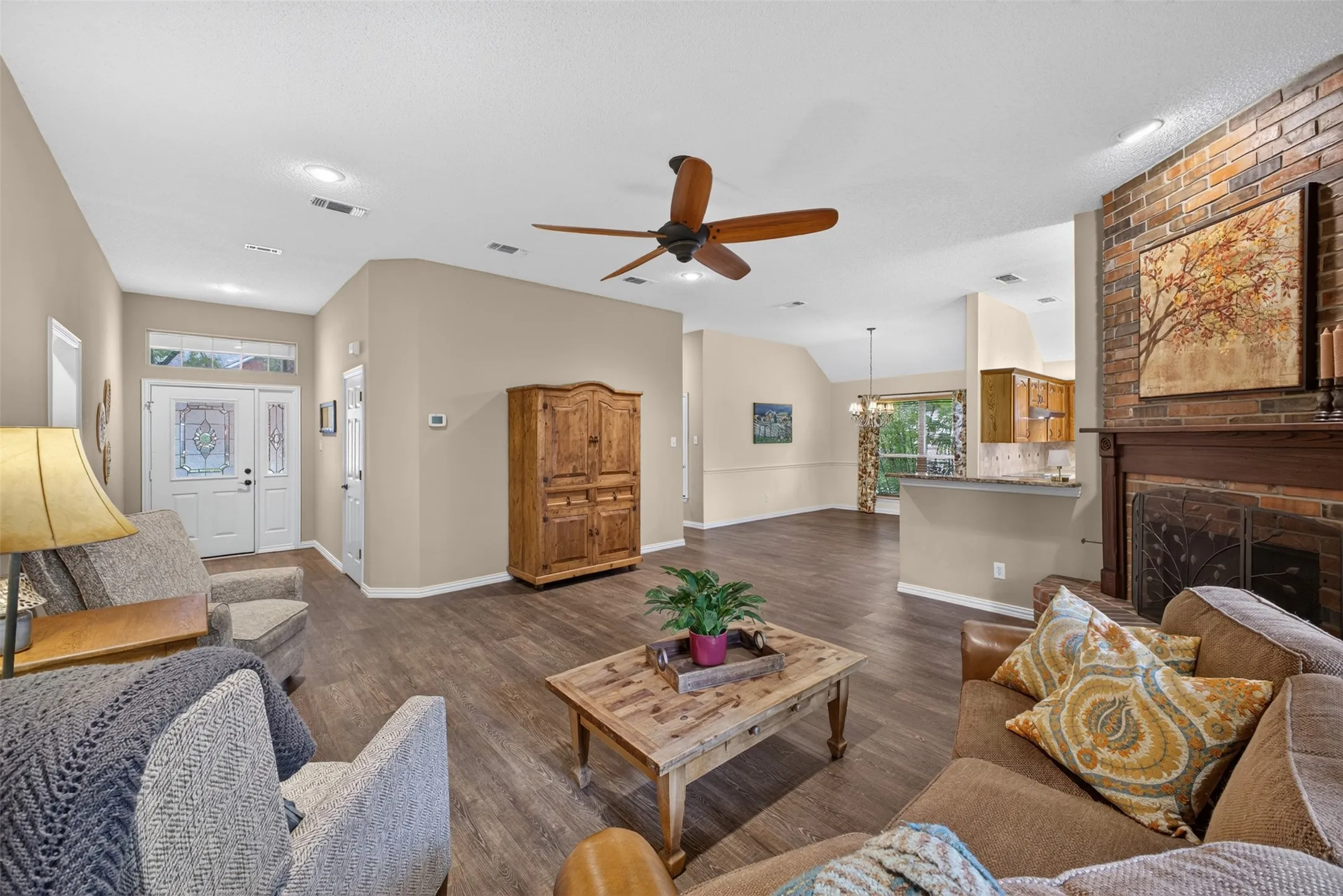 Single Family Residence For Sale in Tarrant County , 1600 Churchill Lane, Mansfield, Texas 76063, 3 Bedroom, 2 Bathroom, 2 Garage spaces, 1,884 Sqft, built in 1996, mls#21393093, Real Estate Agent in Mansfield, Homes For Sale in Tarrant county, Homes For Sale in Mansfield, Realtor in Mansfield Texas, Real Estate Brokerage Independent Realty Texas, Luminita Cordes Realtor