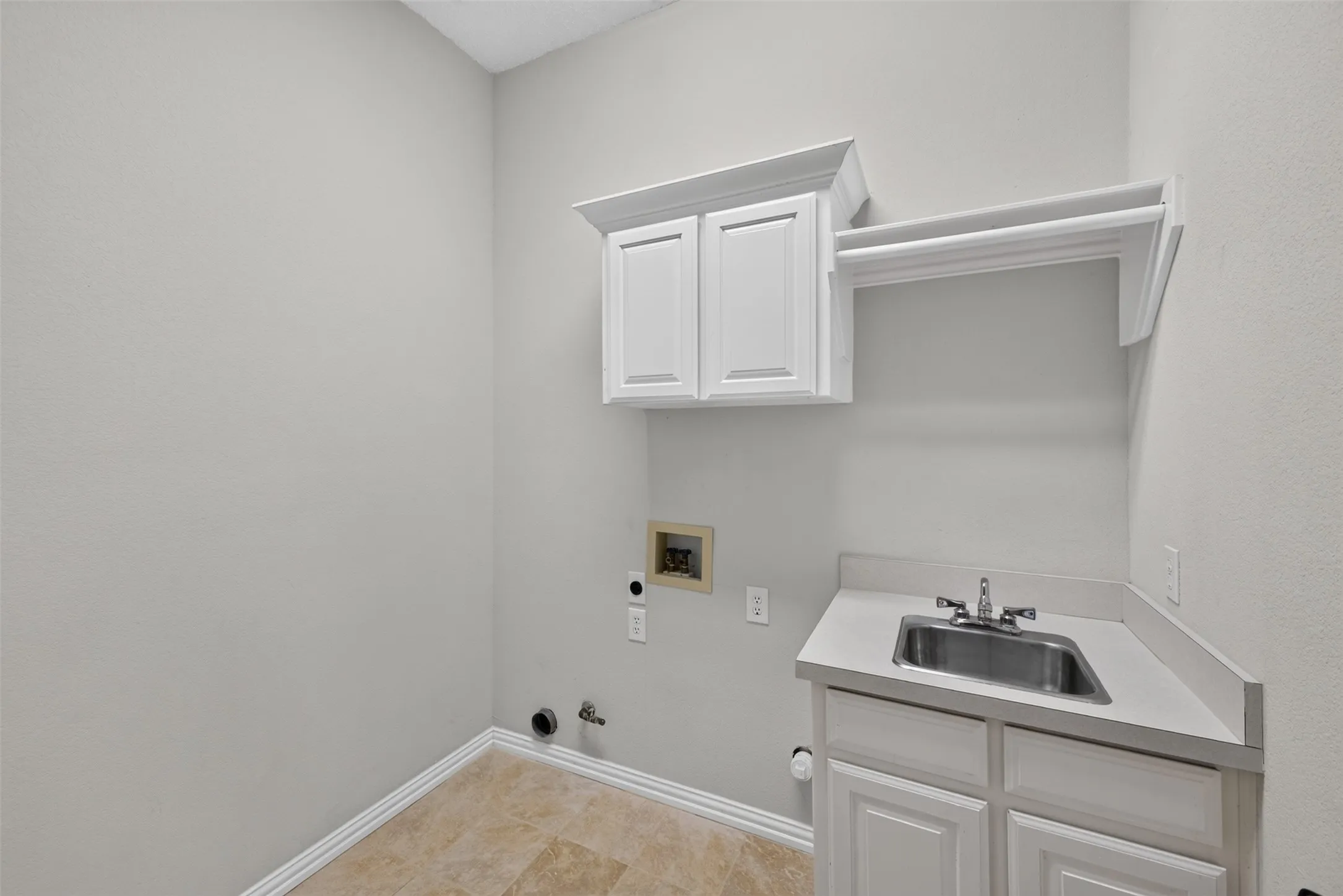 Single Family Residence For Sale in Tarrant County , 1600 Churchill Lane, Mansfield, Texas 76063, 3 Bedroom, 2 Bathroom, 2 Garage spaces, 1,884 Sqft, built in 1996, mls#21393093, Real Estate Agent in Mansfield, Homes For Sale in Tarrant county, Homes For Sale in Mansfield, Realtor in Mansfield Texas, Real Estate Brokerage Independent Realty Texas, Luminita Cordes Realtor
