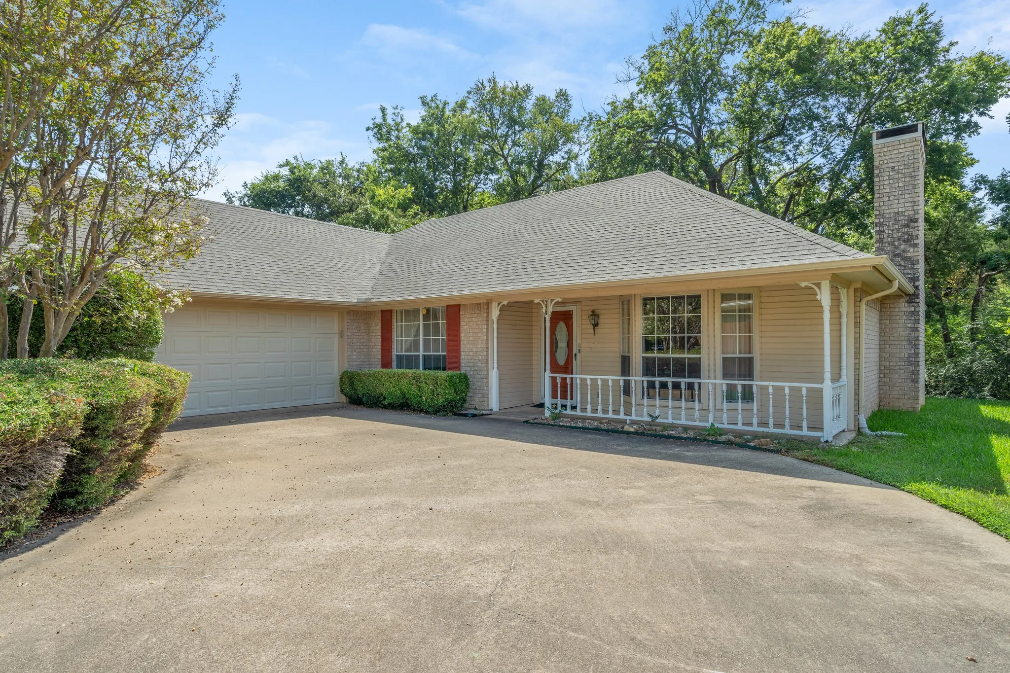 Single Family Residence For Sale in Hunt County , 329 Jamie Way, Greenville, Texas 75402, 3 Bedroom, 2 Bathroom, 2 Garage spaces, 1,958 Sqft, built in 1992, mls#21396930, Real Estate Agent in Greenville, Homes For Sale in Hunt county, Homes For Sale in Greenville, Realtor in Greenville Texas, Real Estate Brokerage Independent Realty Texas, Luminita Cordes Realtor