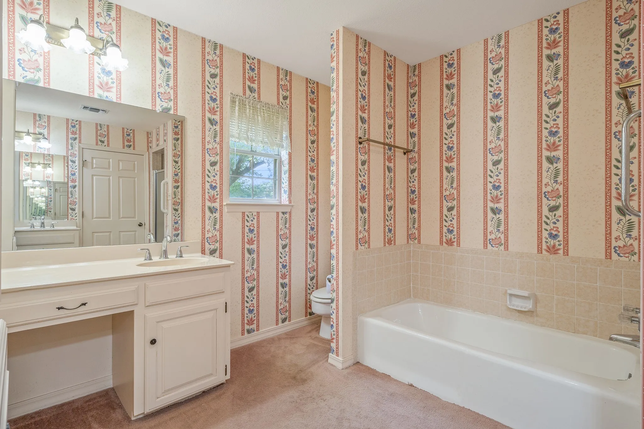 Single Family Residence For Sale in Hunt County , 329 Jamie Way, Greenville, Texas 75402, 3 Bedroom, 2 Bathroom, 2 Garage spaces, 1,958 Sqft, built in 1992, mls#21396930, Real Estate Agent in Greenville, Homes For Sale in Hunt county, Homes For Sale in Greenville, Realtor in Greenville Texas, Real Estate Brokerage Independent Realty Texas, Luminita Cordes Realtor