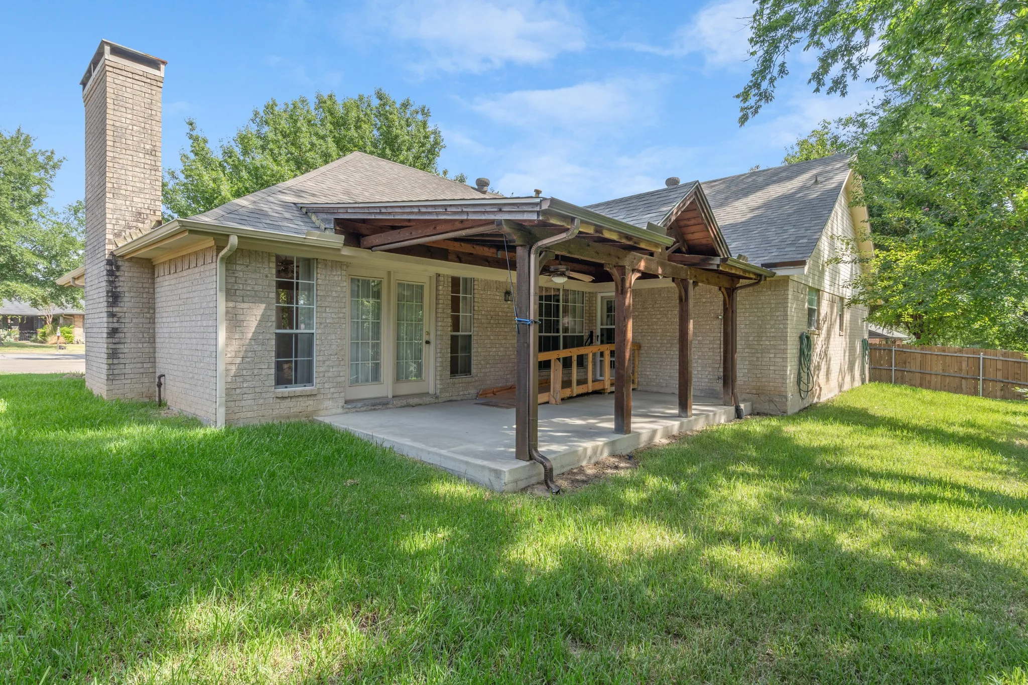 Single Family Residence For Sale in Hunt County , 329 Jamie Way, Greenville, Texas 75402, 3 Bedroom, 2 Bathroom, 2 Garage spaces, 1,958 Sqft, built in 1992, mls#21396930, Real Estate Agent in Greenville, Homes For Sale in Hunt county, Homes For Sale in Greenville, Realtor in Greenville Texas, Real Estate Brokerage Independent Realty Texas, Luminita Cordes Realtor