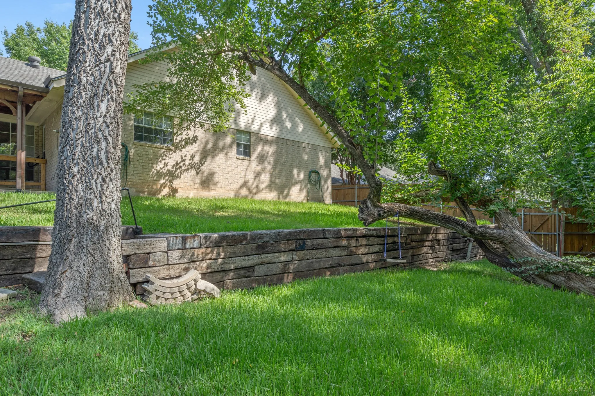Retaining wall