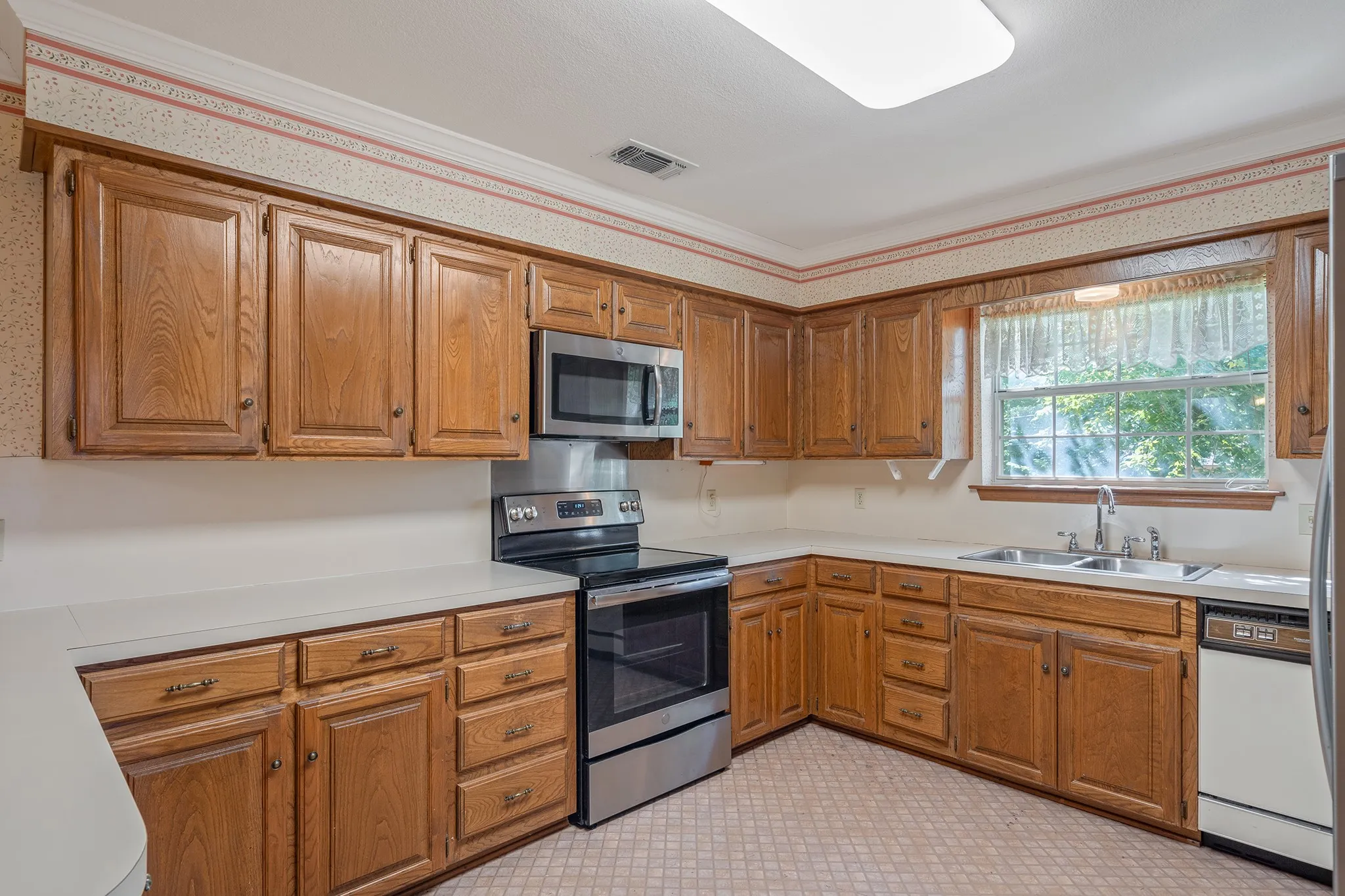 Single Family Residence For Sale in Hunt County , 329 Jamie Way, Greenville, Texas 75402, 3 Bedroom, 2 Bathroom, 2 Garage spaces, 1,958 Sqft, built in 1992, mls#21396930, Real Estate Agent in Greenville, Homes For Sale in Hunt county, Homes For Sale in Greenville, Realtor in Greenville Texas, Real Estate Brokerage Independent Realty Texas, Luminita Cordes Realtor