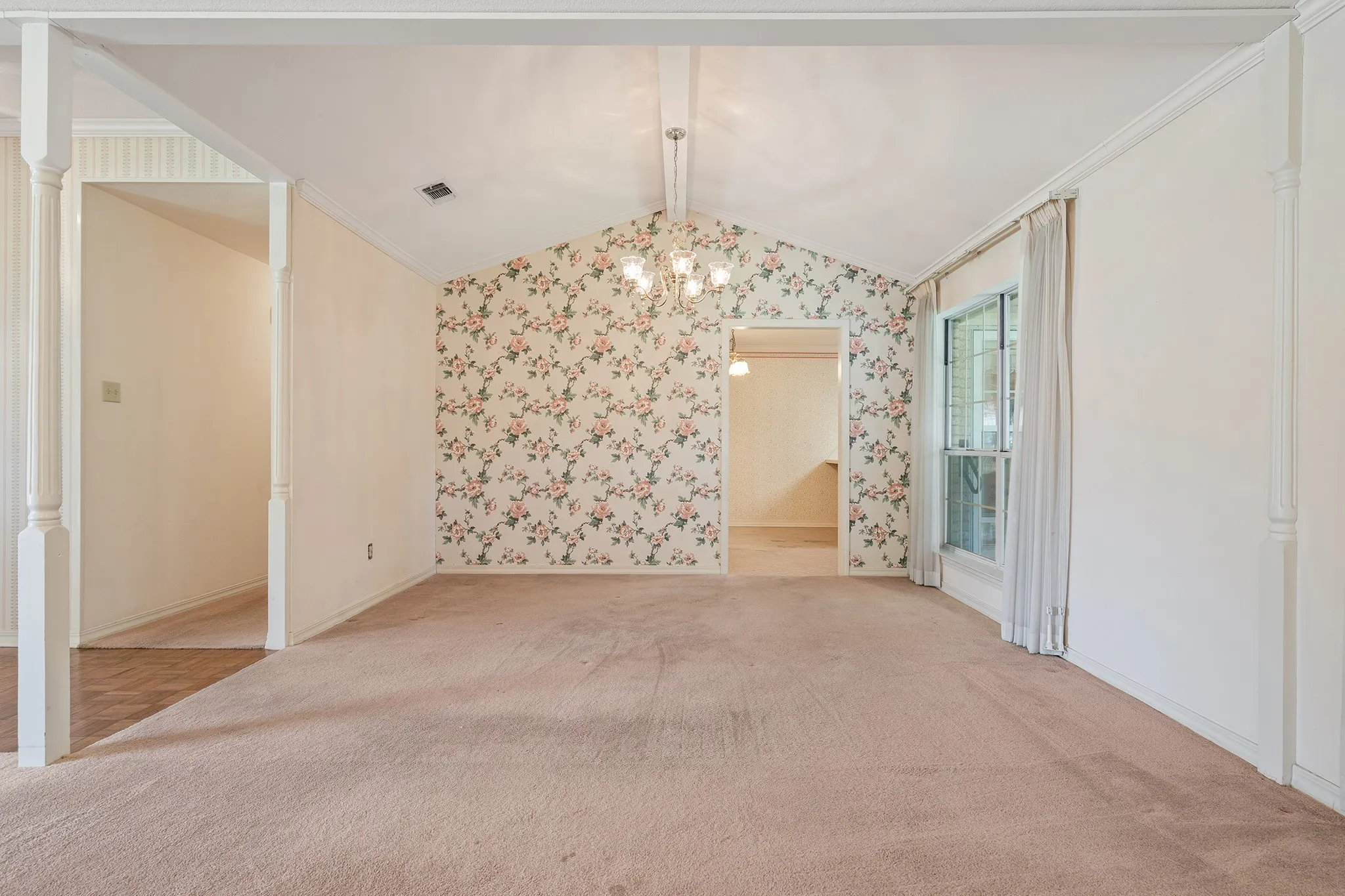 Single Family Residence For Sale in Hunt County , 329 Jamie Way, Greenville, Texas 75402, 3 Bedroom, 2 Bathroom, 2 Garage spaces, 1,958 Sqft, built in 1992, mls#21396930, Real Estate Agent in Greenville, Homes For Sale in Hunt county, Homes For Sale in Greenville, Realtor in Greenville Texas, Real Estate Brokerage Independent Realty Texas, Luminita Cordes Realtor