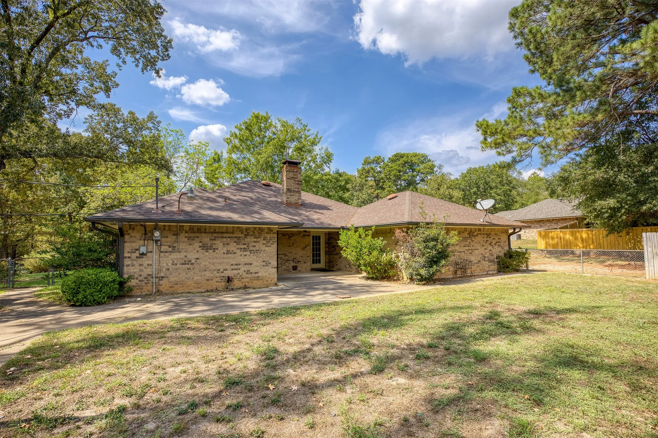 Single Family Residence For Sale in Anderson County , 1690 An County Road 359, Palestine, Texas 75803, 3 Bedroom, 2 Bathroom, 2 Garage spaces, 1,668 Sqft, built in 1985, mls#21397786, Real Estate Agent in Palestine, Homes For Sale in Anderson county, Homes For Sale in Palestine, Realtor in Palestine Texas, Real Estate Brokerage Independent Realty Texas, Luminita Cordes Realtor