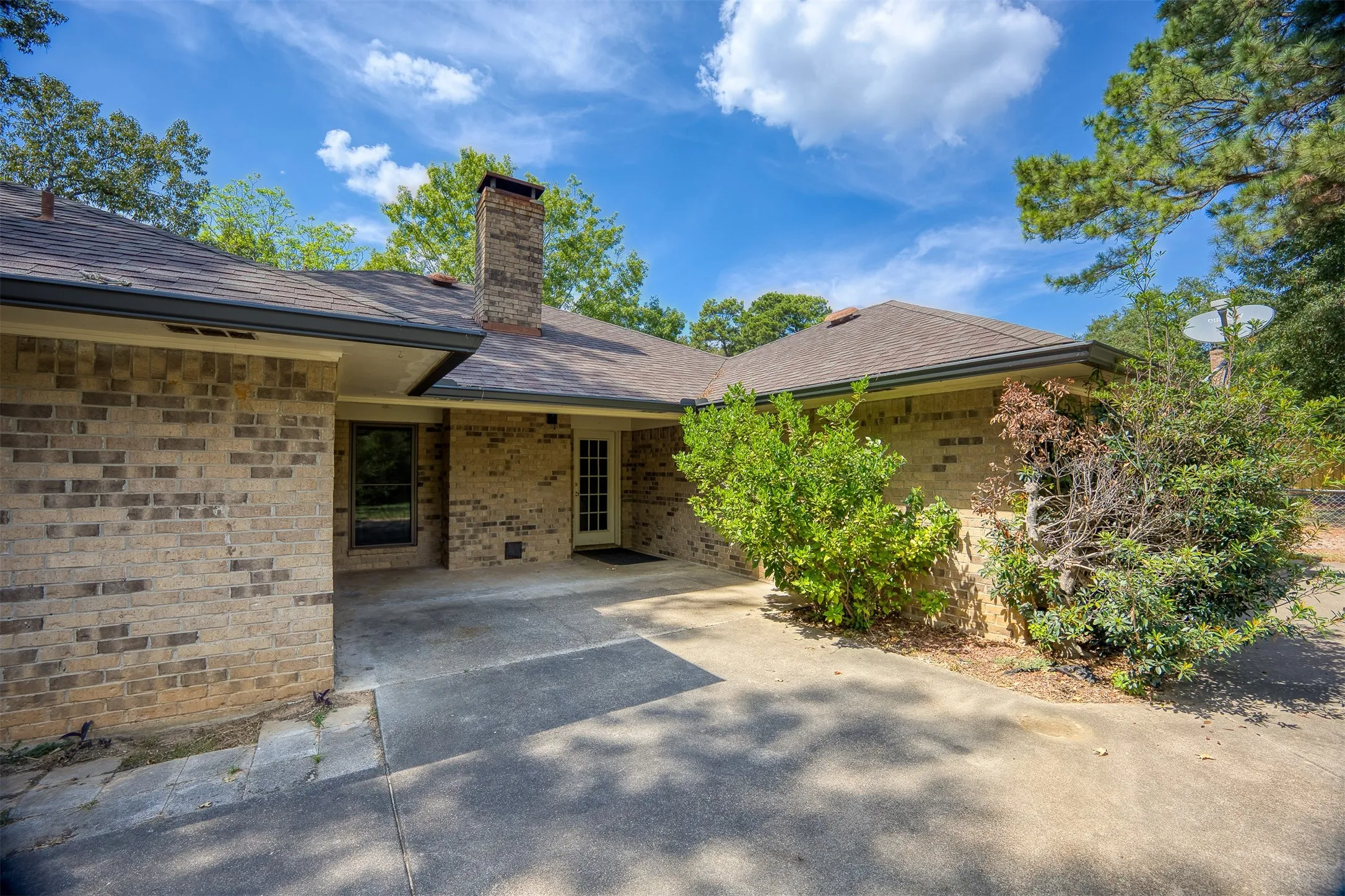 Single Family Residence For Sale in Anderson County , 1690 An County Road 359, Palestine, Texas 75803, 3 Bedroom, 2 Bathroom, 2 Garage spaces, 1,668 Sqft, built in 1985, mls#21397786, Real Estate Agent in Palestine, Homes For Sale in Anderson county, Homes For Sale in Palestine, Realtor in Palestine Texas, Real Estate Brokerage Independent Realty Texas, Luminita Cordes Realtor