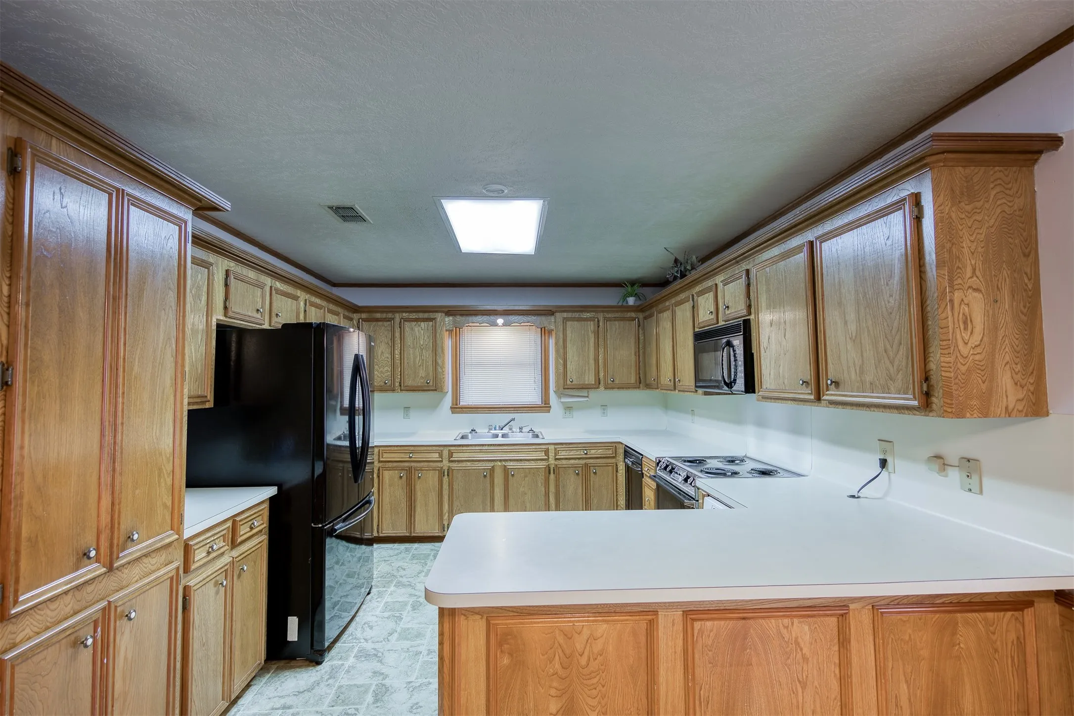 Single Family Residence For Sale in Anderson County , 1690 An County Road 359, Palestine, Texas 75803, 3 Bedroom, 2 Bathroom, 2 Garage spaces, 1,668 Sqft, built in 1985, mls#21397786, Real Estate Agent in Palestine, Homes For Sale in Anderson county, Homes For Sale in Palestine, Realtor in Palestine Texas, Real Estate Brokerage Independent Realty Texas, Luminita Cordes Realtor