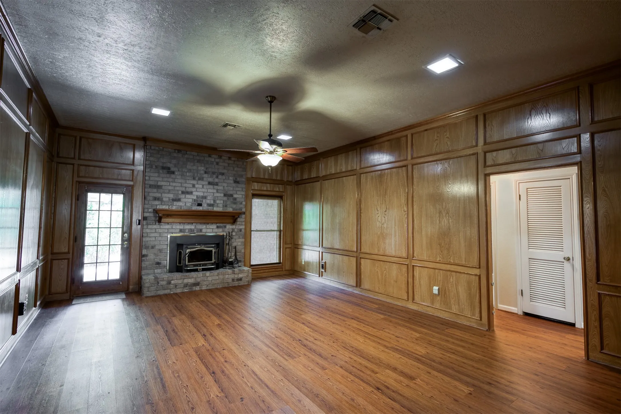 Single Family Residence For Sale in Anderson County , 1690 An County Road 359, Palestine, Texas 75803, 3 Bedroom, 2 Bathroom, 2 Garage spaces, 1,668 Sqft, built in 1985, mls#21397786, Real Estate Agent in Palestine, Homes For Sale in Anderson county, Homes For Sale in Palestine, Realtor in Palestine Texas, Real Estate Brokerage Independent Realty Texas, Luminita Cordes Realtor