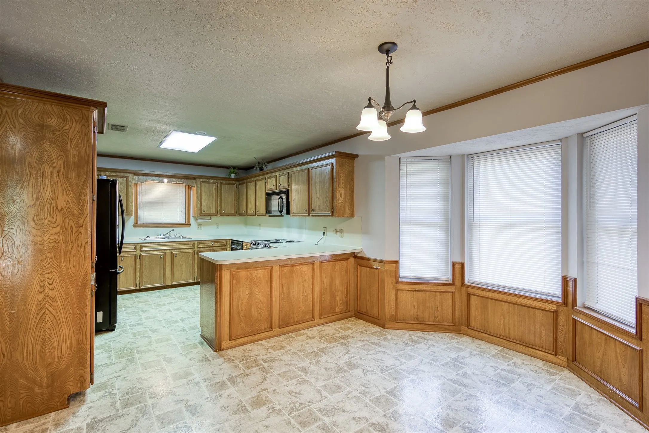 Single Family Residence For Sale in Anderson County , 1690 An County Road 359, Palestine, Texas 75803, 3 Bedroom, 2 Bathroom, 2 Garage spaces, 1,668 Sqft, built in 1985, mls#21397786, Real Estate Agent in Palestine, Homes For Sale in Anderson county, Homes For Sale in Palestine, Realtor in Palestine Texas, Real Estate Brokerage Independent Realty Texas, Luminita Cordes Realtor