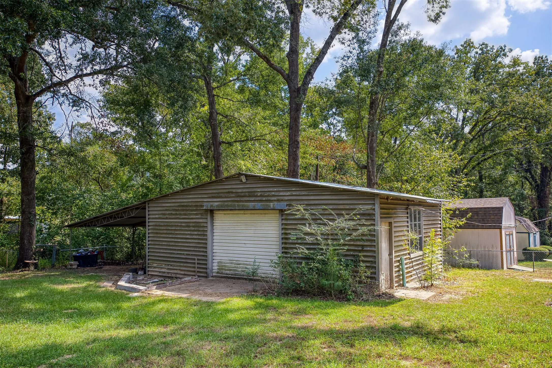 Single Family Residence For Sale in Anderson County , 1690 An County Road 359, Palestine, Texas 75803, 3 Bedroom, 2 Bathroom, 2 Garage spaces, 1,668 Sqft, built in 1985, mls#21397786, Real Estate Agent in Palestine, Homes For Sale in Anderson county, Homes For Sale in Palestine, Realtor in Palestine Texas, Real Estate Brokerage Independent Realty Texas, Luminita Cordes Realtor