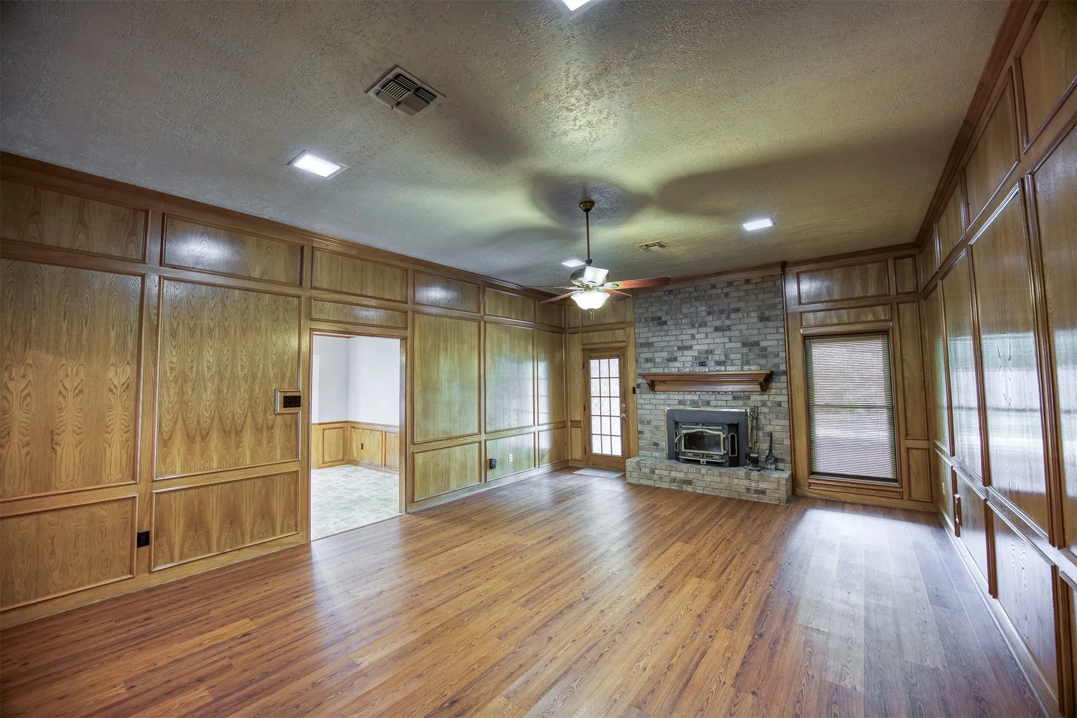 Single Family Residence For Sale in Anderson County , 1690 An County Road 359, Palestine, Texas 75803, 3 Bedroom, 2 Bathroom, 2 Garage spaces, 1,668 Sqft, built in 1985, mls#21397786, Real Estate Agent in Palestine, Homes For Sale in Anderson county, Homes For Sale in Palestine, Realtor in Palestine Texas, Real Estate Brokerage Independent Realty Texas, Luminita Cordes Realtor