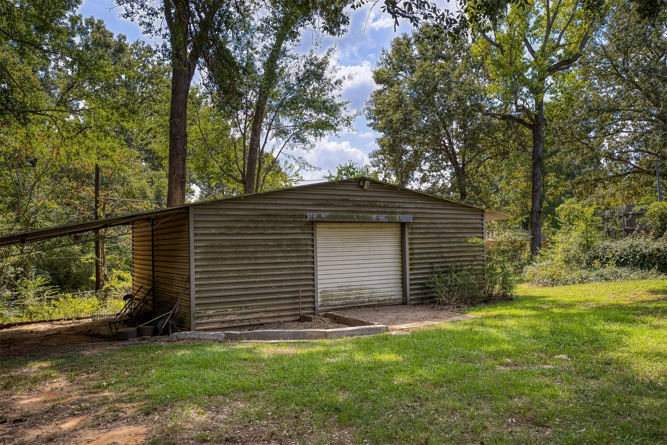 Single Family Residence For Sale in Anderson County , 1690 An County Road 359, Palestine, Texas 75803, 3 Bedroom, 2 Bathroom, 2 Garage spaces, 1,668 Sqft, built in 1985, mls#21397786, Real Estate Agent in Palestine, Homes For Sale in Anderson county, Homes For Sale in Palestine, Realtor in Palestine Texas, Real Estate Brokerage Independent Realty Texas, Luminita Cordes Realtor