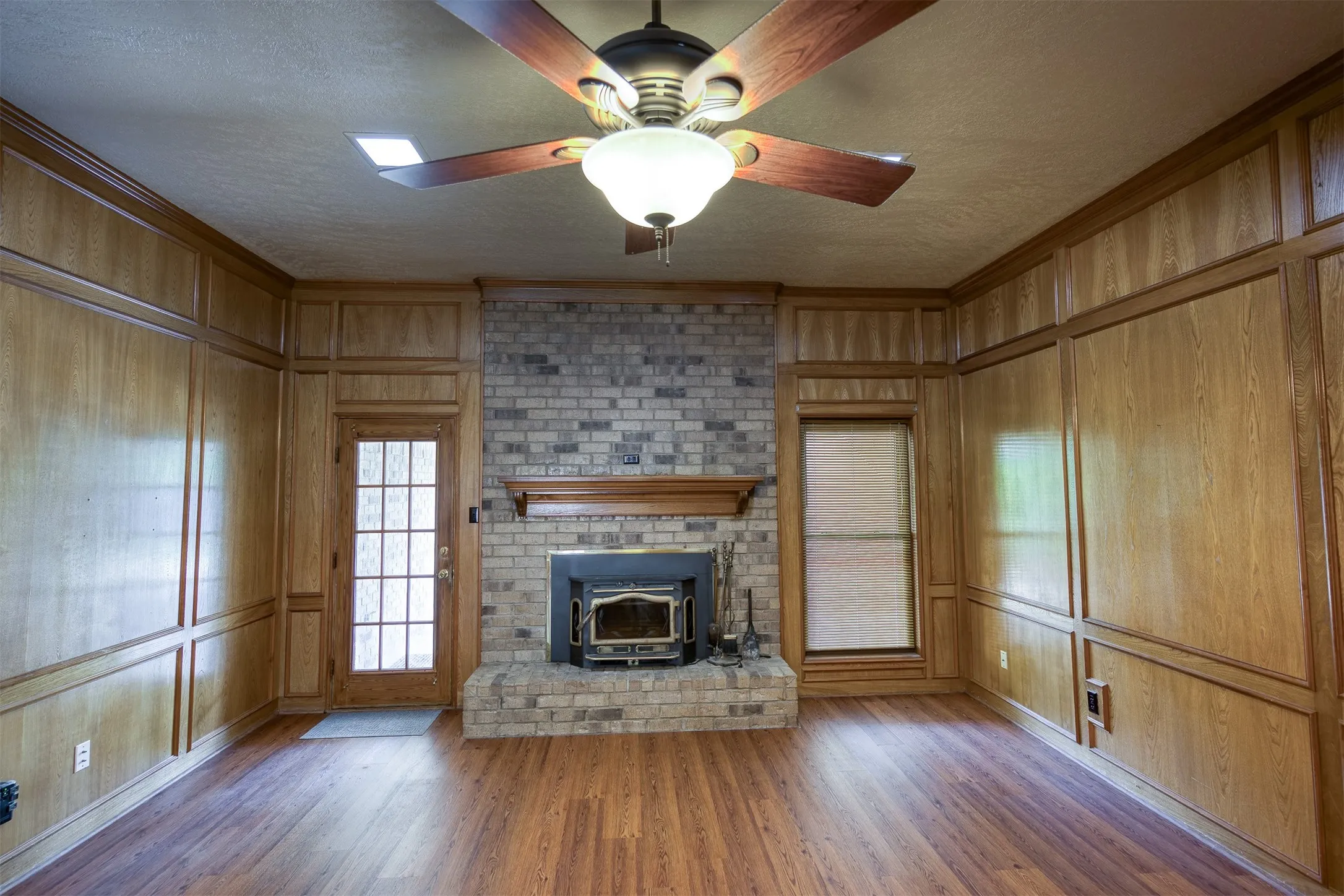 Single Family Residence For Sale in Anderson County , 1690 An County Road 359, Palestine, Texas 75803, 3 Bedroom, 2 Bathroom, 2 Garage spaces, 1,668 Sqft, built in 1985, mls#21397786, Real Estate Agent in Palestine, Homes For Sale in Anderson county, Homes For Sale in Palestine, Realtor in Palestine Texas, Real Estate Brokerage Independent Realty Texas, Luminita Cordes Realtor