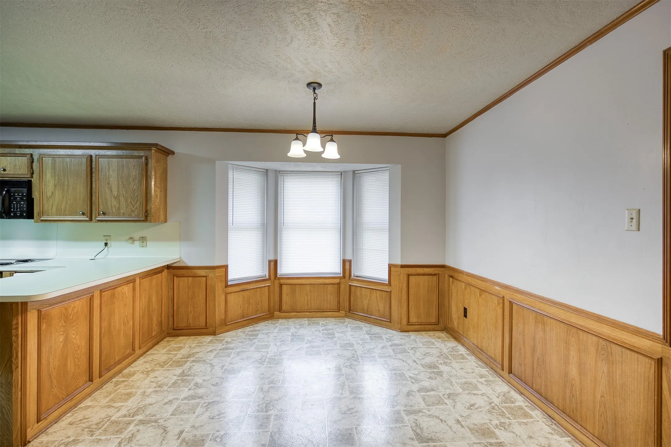 Single Family Residence For Sale in Anderson County , 1690 An County Road 359, Palestine, Texas 75803, 3 Bedroom, 2 Bathroom, 2 Garage spaces, 1,668 Sqft, built in 1985, mls#21397786, Real Estate Agent in Palestine, Homes For Sale in Anderson county, Homes For Sale in Palestine, Realtor in Palestine Texas, Real Estate Brokerage Independent Realty Texas, Luminita Cordes Realtor
