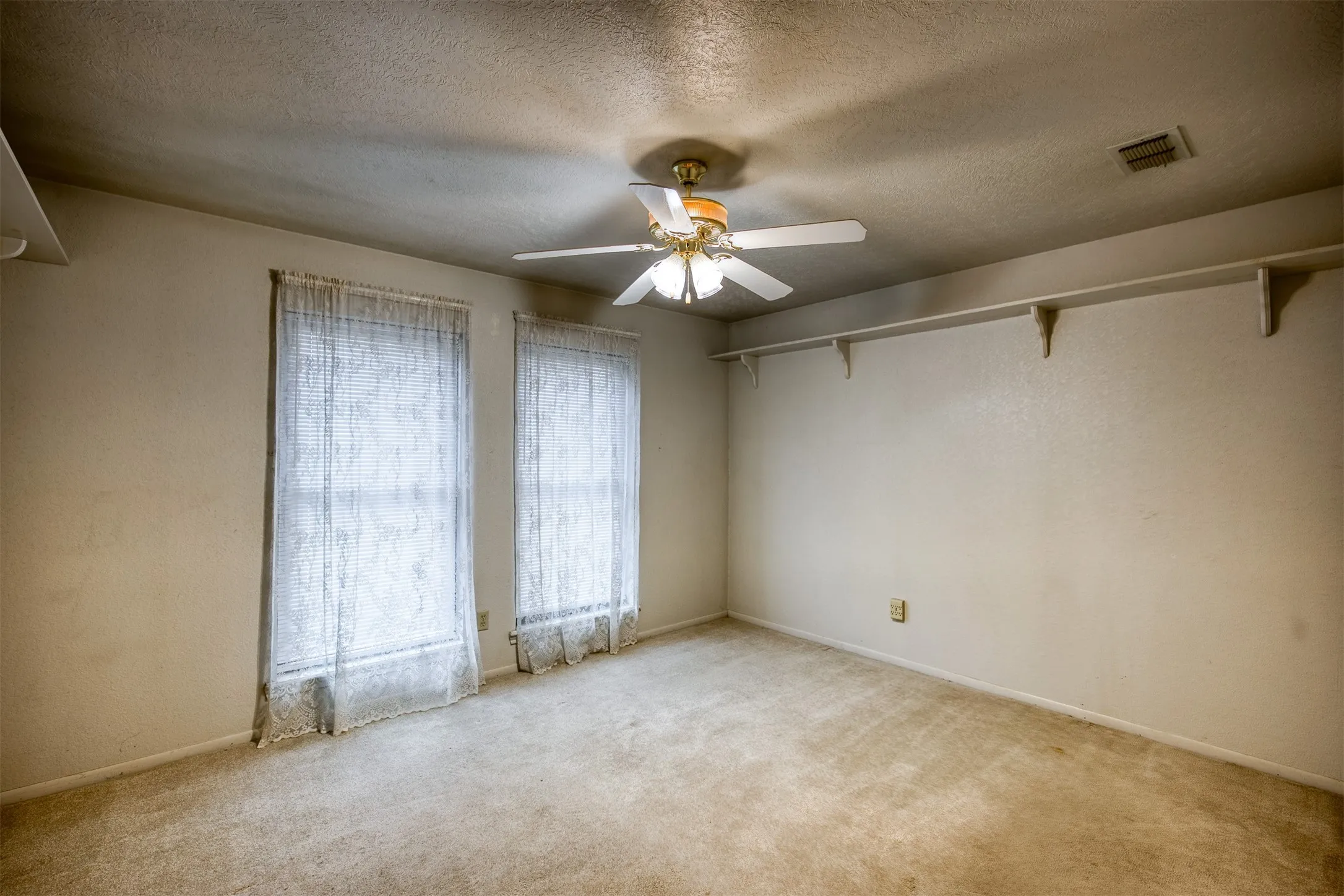 Single Family Residence For Sale in Anderson County , 1690 An County Road 359, Palestine, Texas 75803, 3 Bedroom, 2 Bathroom, 2 Garage spaces, 1,668 Sqft, built in 1985, mls#21397786, Real Estate Agent in Palestine, Homes For Sale in Anderson county, Homes For Sale in Palestine, Realtor in Palestine Texas, Real Estate Brokerage Independent Realty Texas, Luminita Cordes Realtor